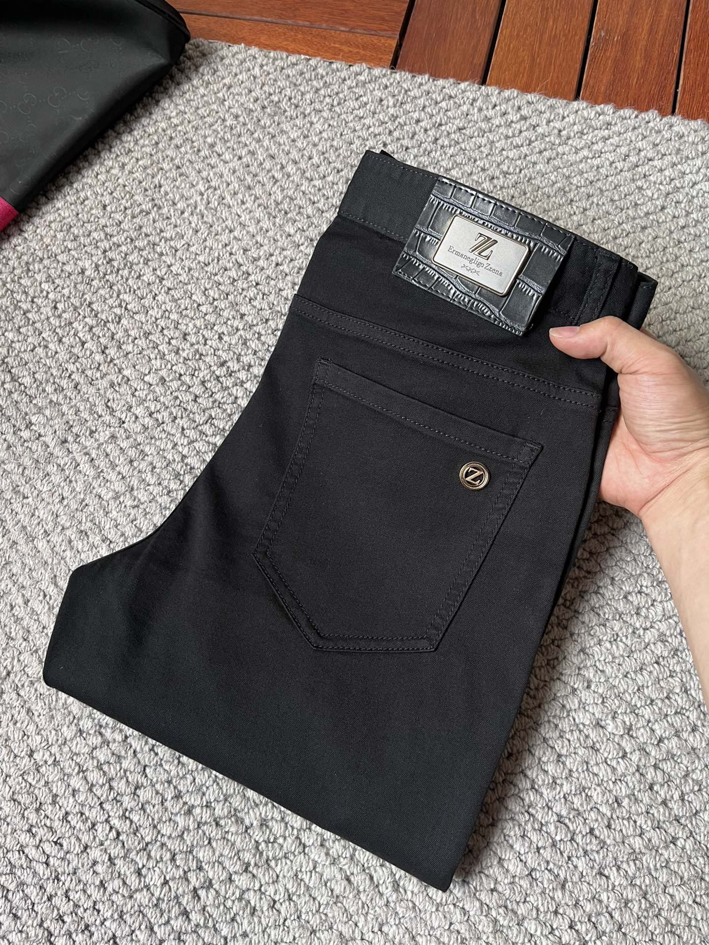 NO:918768,Ermenegildo Zegna's 2016 official website's high-end new products are original and a few cool jeans, 100% original and versatile!  This year's latest popular style design is made of denim fabric made of imported Turkish cotton. It is comfortable on the upper body and has a tall and stylish tailoring design!  Low-key yet luxurious, with a super-feeling upper body that is exquisite and lively, simplicity is beauty. It is perfect for everything, a must-have item for handsome men!  Original logo personality, fashion, charm, size 29-38,,zegna,jeans,19860909杰尼亚 2016官网高端新品原单少数帅爆牛仔裤,百分百原单 百搭神器！今年最新流行的风格设计款式,采用进口土耳其的棉花制作成的单宁布,上身舒适,剪裁设计挺拔有型！低调不失奢华 超有feel上身精致跃然,简单就是美.完爆一切,型男必备单品！原版logo个性 时尚 魅力码数29-38,,zegna,jeans,,Men's clothing