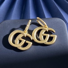 GQ92 古驰GUCCI欧美复古简约大气经典双G字母光面设计耳环 黄铜材质 2个色:古铜色古银色 重约2 GQ92 古驰GUCCI欧美复古简约大气经典双G字母光面设计耳环 黄铜材质 2个色:古铜色古银色 重约2