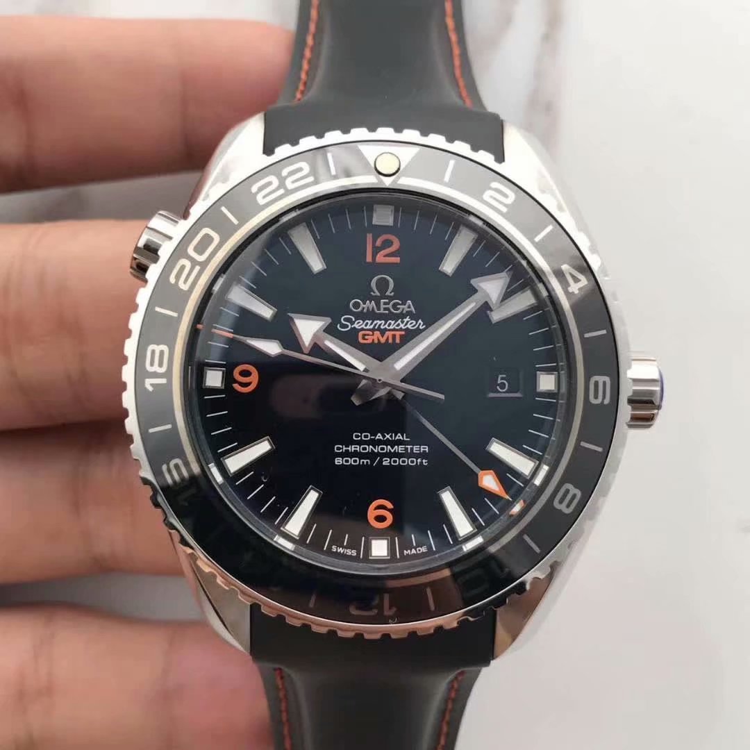 BF精品 海马600米系列自动机械男表搭载性能稳定的原版4针GMT8605机芯