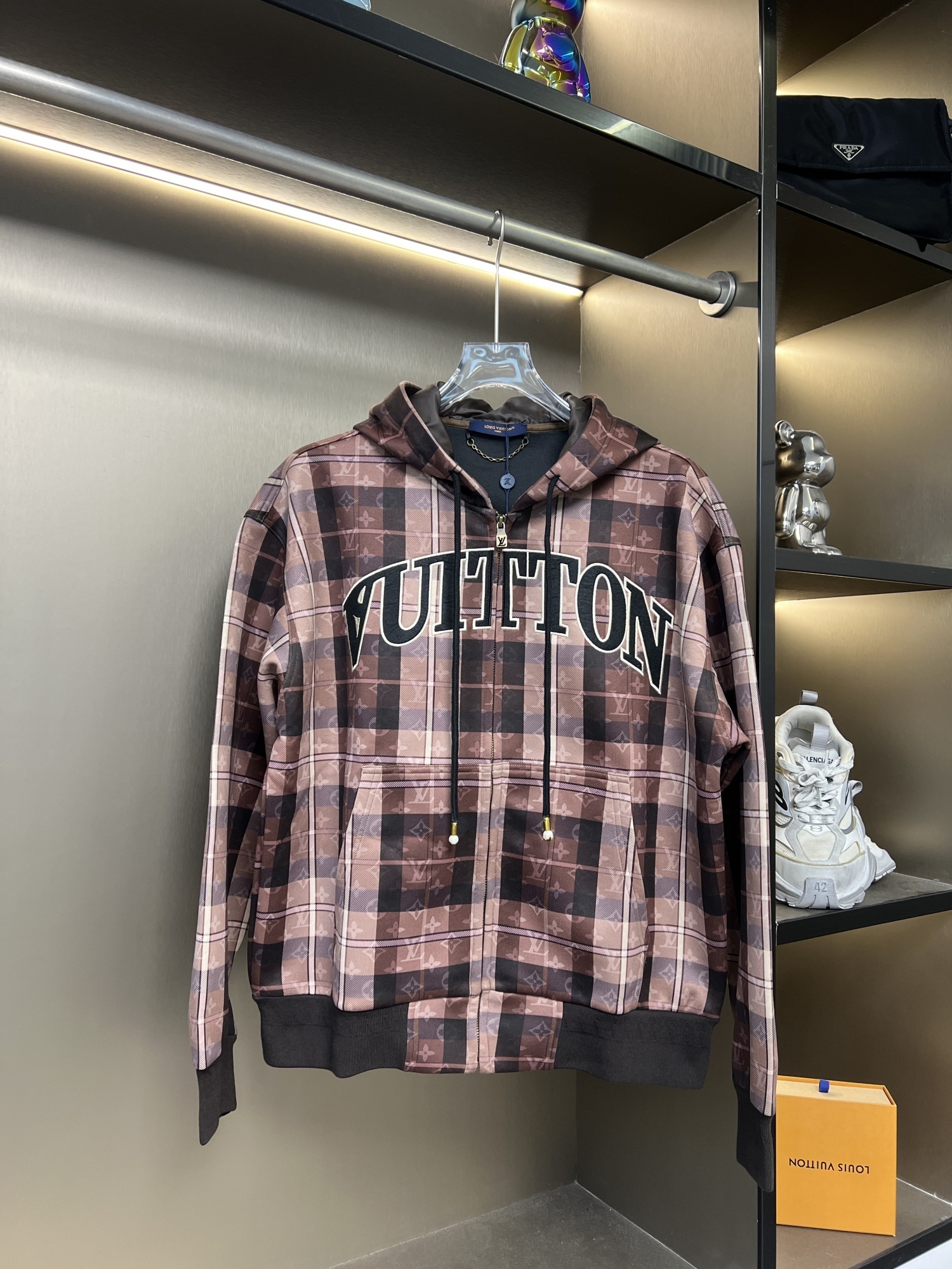 # 路易威登 SS26格纹连帽微标宽松夹克外套 原本开模字母拉链 下摆纹理花纹定制螺纹