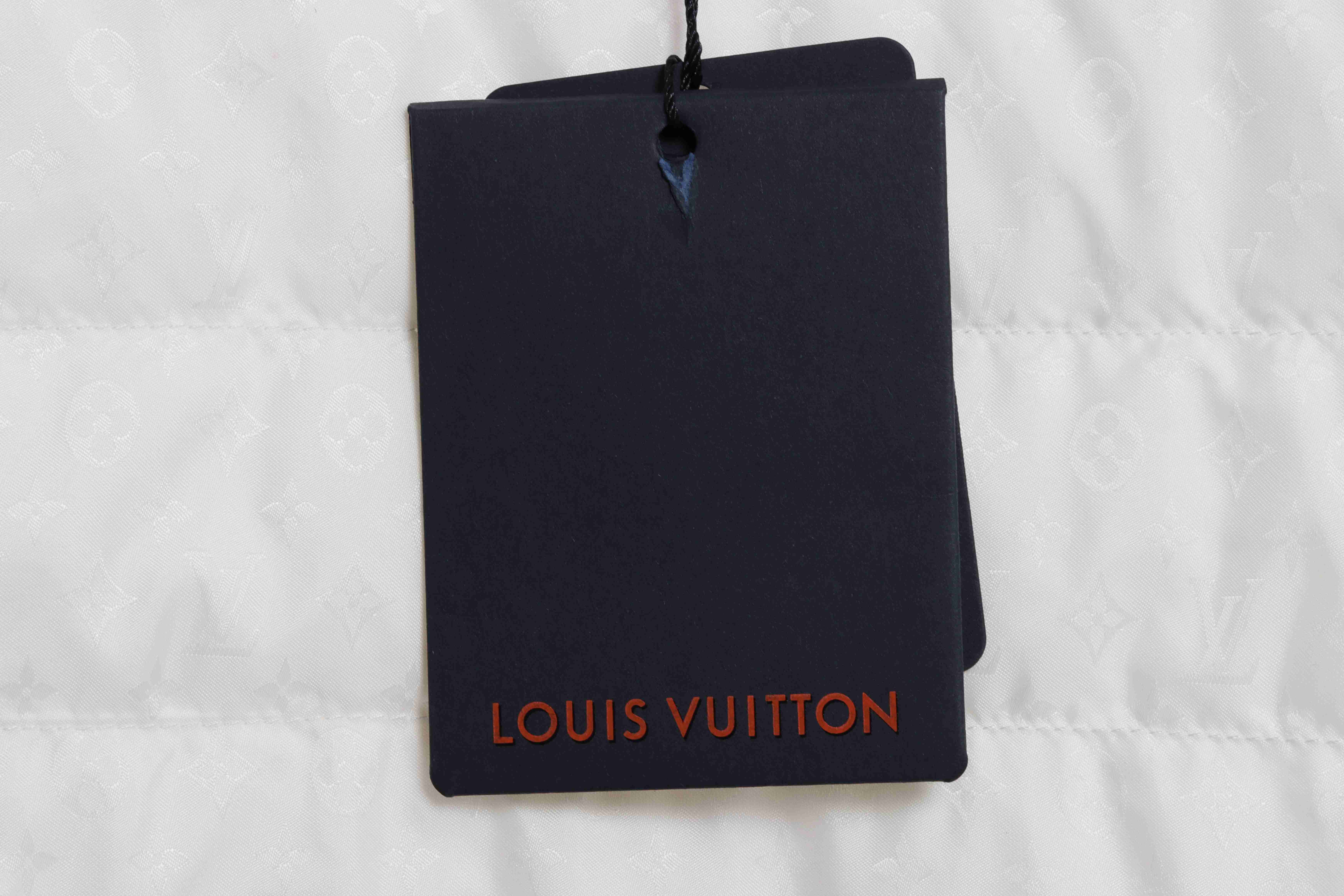 Louis Vuitton LV 22FW 满印提花羽绒衬衫外套 白色