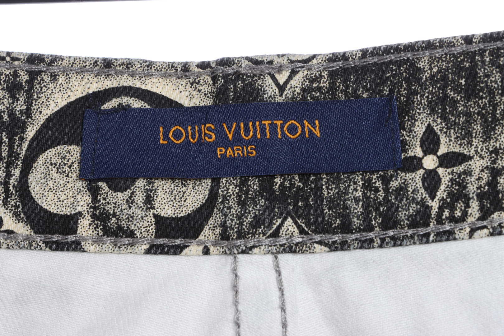 LOUIS VUITTON SS23 Monogram 复古压印牛仔裤