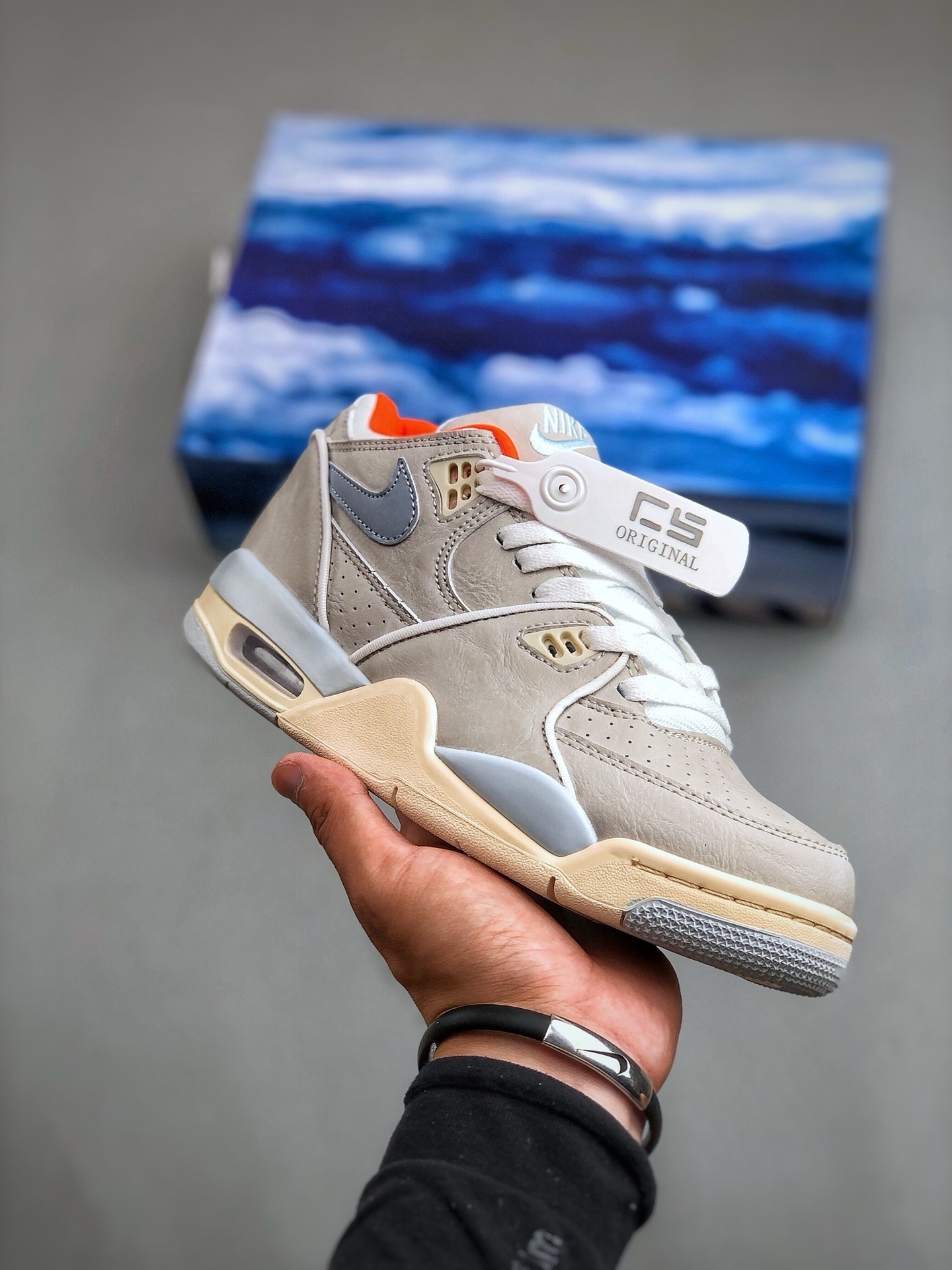 Nike Air Flight 89男子运动鞋 AJ4兄弟款系列 篮球鞋 钢注印胶孔 重塑80年代后期非篮凡球战靴的经风典范,利落革皮结构搭载卓越缓系震统,重现传世典经的卓越性能货号:HF0406 100 (半)