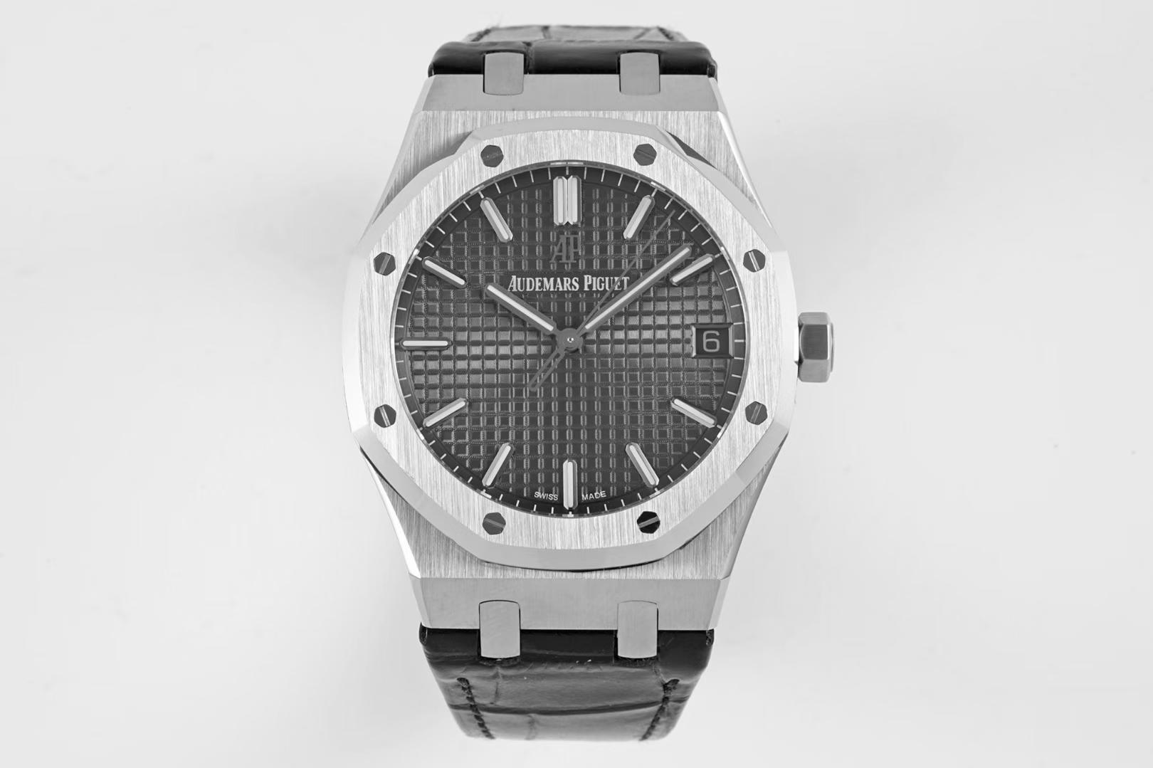 NO:586311,BF's new product Audemars Piguet Royal Oak 15500 - the pinnacle of steel watches currently on the market - demonstrates strength and defends the title of 'steel' king!  [6 subtleties] 1. The authentic product is disassembled and the size is 41X10.4 mm, which is consistent with the original product!  2. Perfectly restore every detail of the genuine watch case, showing the original 'edges and corners'  'Strong and courageous' masculine temperament. 3. The workmanship of the steel belt is impeccable, which is better than any steel belt watch on the market. The tightness of the 'buffer belt' connecting the steel belt head and the watch head is exactly the same as the original one. 4. The automatic rotor's  Paying homage to the original, it is the only version on the market that has the same color as the original (general versions on the market are reddish) and the ap family emblem is uniquely engraved on it. 5. Break the concept of plywood and use the movement to change the Audemars Piguet CAL.4302 all-in-one machine!  More stable, better, and more real. 6. The 'biscuit texture' of the dial is three-dimensional and full, full of energy!  It is definitely not the soul-destroying experience of an ordinary small factory. The experience is exquisite and the feeling is different!  Produced by BF, it must be a high-quality product!  ,,audemars19860909BF新品 爱彼皇家橡树15500——乃目前市面钢表的巅峰之作,—— 实力演绎 卫冕“钢”王！【6大精妙之处】1.正品拆解开模,尺寸为41X10.4毫米与正品一致！2.完美还原正品表壳的每一处细节,尽显正品“棱角分明 坚毅果敢”的阳刚气质.3.钢带的做工无可挑剔,比市面上任何钢带表做工均要更上一层楼,钢带头粒和表头衔接的“缓冲带”的松紧程度与正品一模一样.4.自动陀的与原装致敬,是市面唯一做到颜色于原装一致的版本（市面一般版本均偏红）其上的ap族徽雕刻独一无二.5.打破夹板概念,采用机芯改爱彼CAL.4302一体机！更稳定,更优秀,更真实.6.表盘的“饼干纹理”立体饱满,精神抖擞！绝非普通小厂一般失魂落魄.体验精妙 感受不同！BF出品 必属精品！,,audemars,Watch