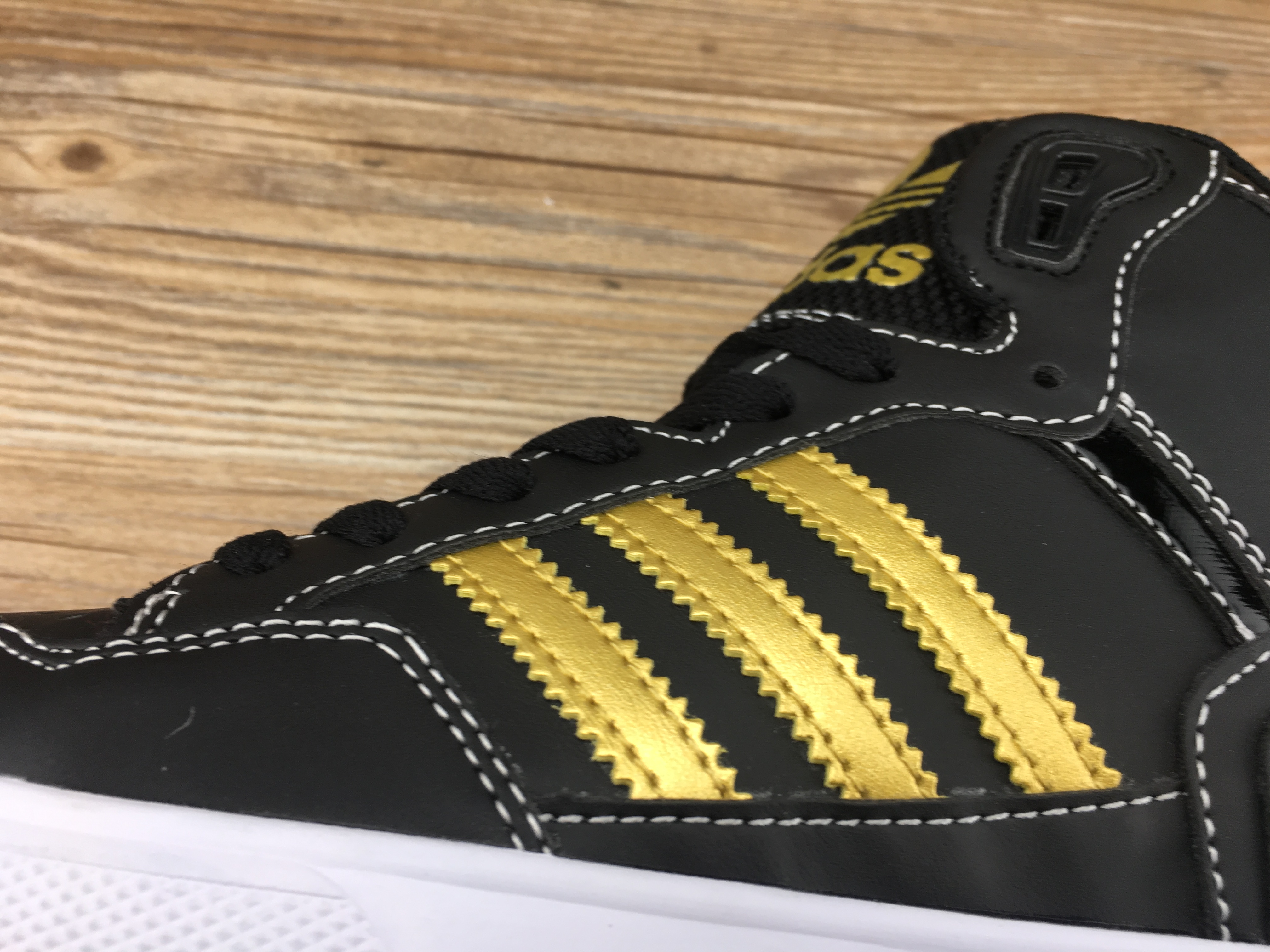 开学季学生必穿款 范冰冰高帮爆款阿迪达斯高帮商城品质真标官网同步 阿迪达斯范冰冰同款系列女鞋高帮板鞋 黑金EE3823 36-44带半码 |