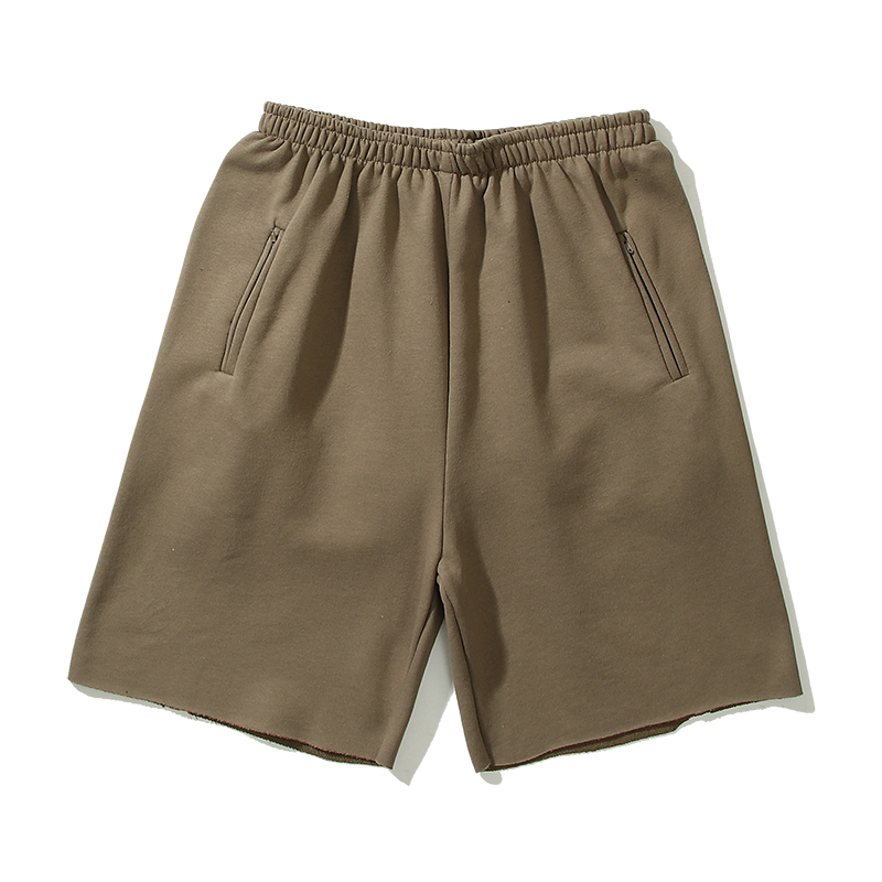 Yeezy Master Season 6: Kanye Revamps Loose Base Shorts on European High Street - 图片 3