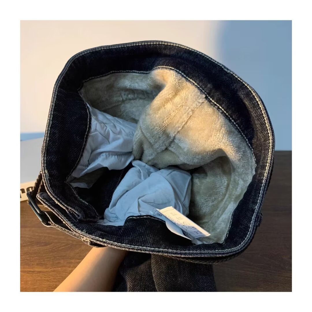 🛒购物价：60💰[原版牛仔裤,原标吊牌独家工作室新款]春秋新款牛仔裤.原厂原布原洗水！进口原版水洗弹力面料进口原版水洗弹力水洗面料，弱饱和度的中灰色在炒砂洗水测试中特别难把握，复杂的手工艺叠加，任何一个洗水环节多停留几秒都会变成完全不一样的颜色效果，所以越加珍贵，特别持久、耐味…… 选用上乘的丹宁弹力质感，真皮皮牌、高定的金属辅料……打造出独特及原创的牛仔裤款型！ 后袋三角经典logo，原版五金辅料，版型超正，舒适透气，档次极高，专柜品质，上身帅气.................................................................尺码： 28-36