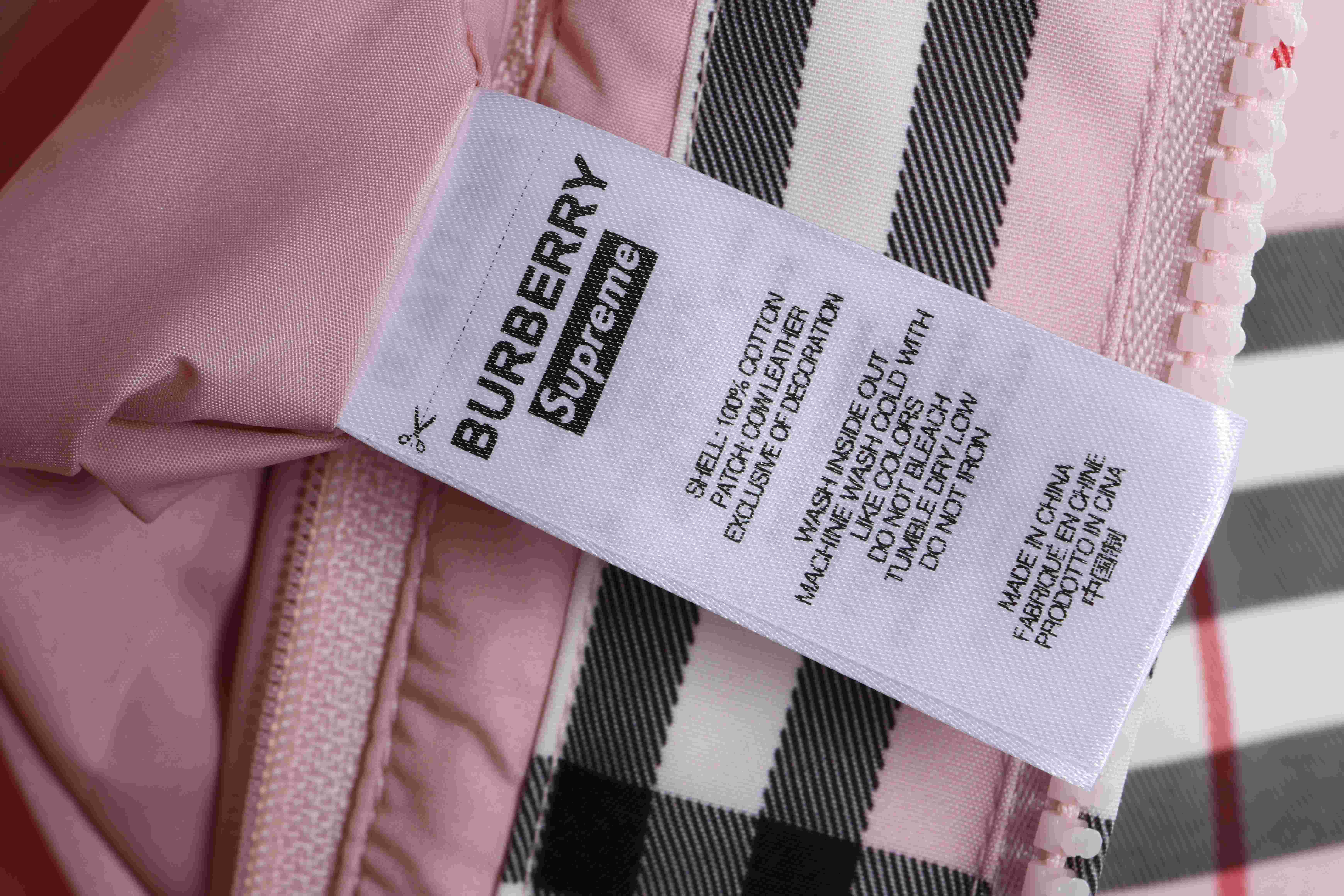 burberry×supreme联名毛领背后刺绣羽绒服 红色