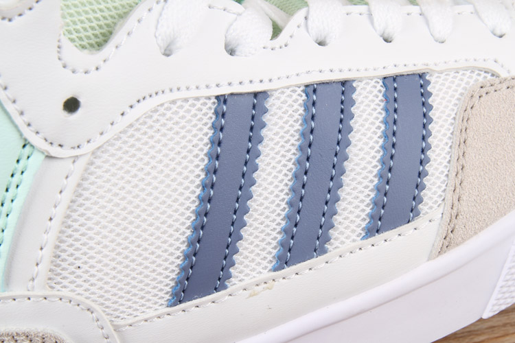 开学季学生必穿款 阿迪达斯高帮商城品质真标正品材料 阿迪达斯范冰冰同款系列女鞋高帮板鞋 超群紫 货号AQ4799 |