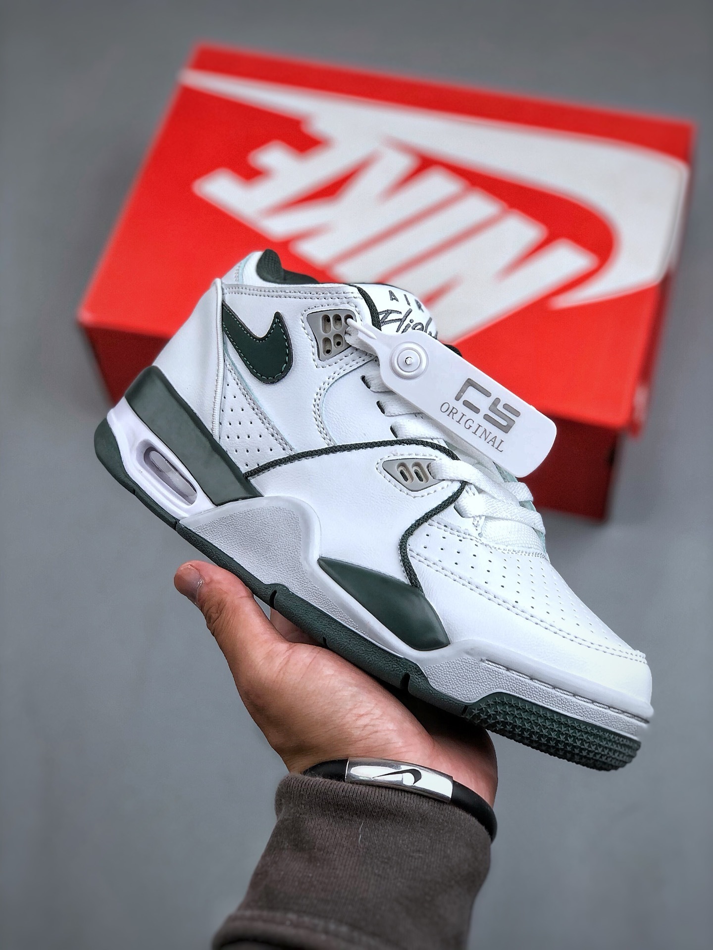 Nike Air Flight 89男子运动鞋 AJ4兄弟款系列 篮球鞋 钢注印胶孔 重塑80年代后期非篮凡球战靴的经风典范,利落革皮结构搭载卓越缓系震统,重现传世典经的卓越性能货号:HF0406 100 (半)