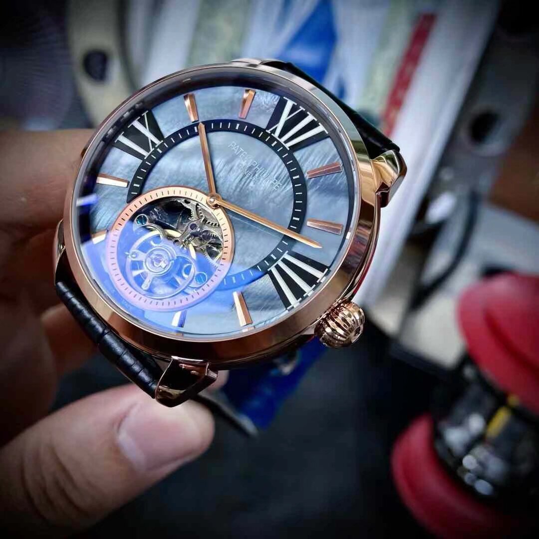 品牌: 百达翡丽(贝壳飞轮新品，商务休闲）奢华大气类型：精品男士腕表（新品）表带：真牛皮表带(舒适)/316L精钢表带(耐用)机芯:高级机械机芯（稳定）材料：矿物质防刮镜面（高清，耐磨）大气爆款 豪情风格 腕间瑰宝  匠心独蕴  尺寸：直径43mm厚度13mm热卖上市！