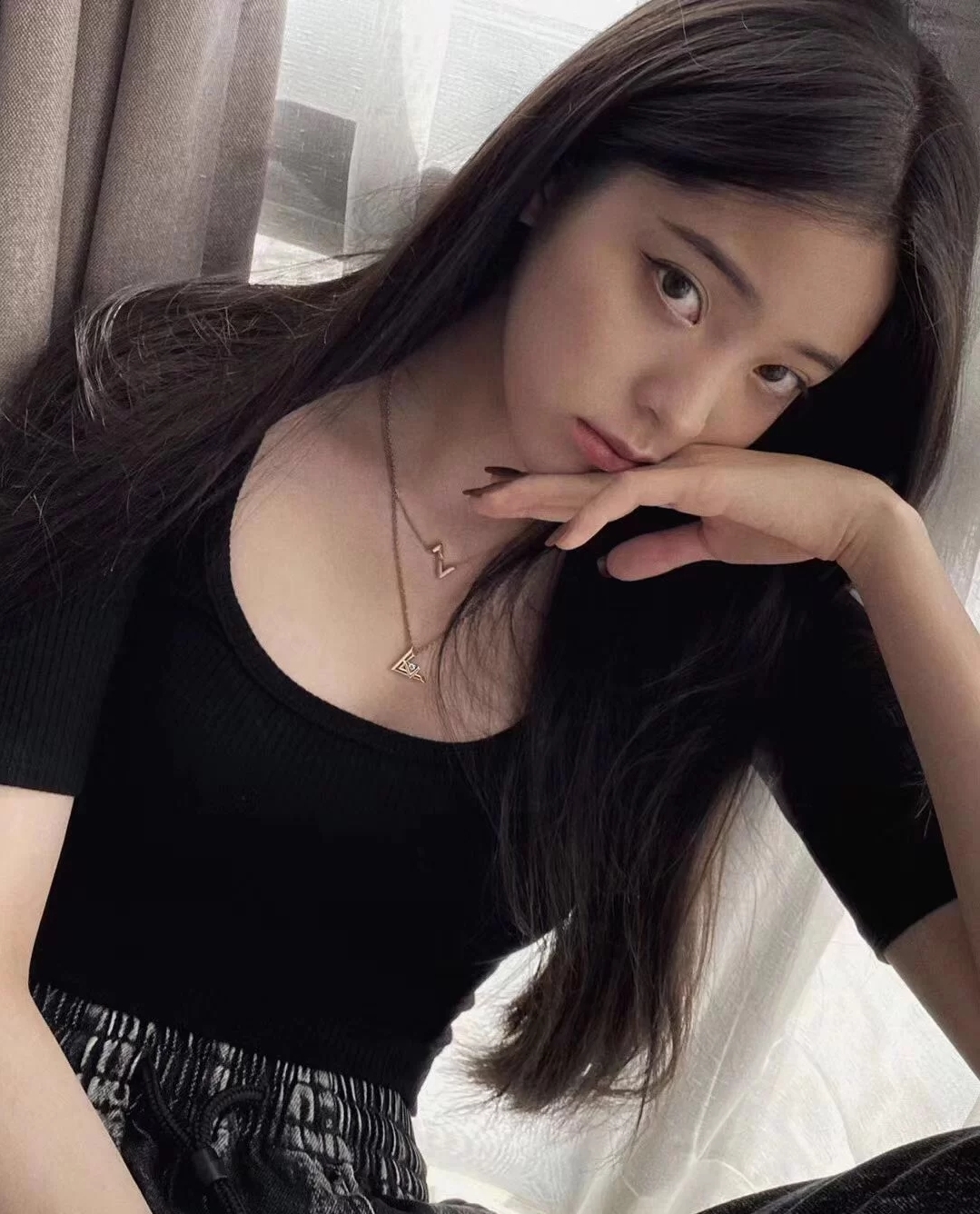 💕春日换新季💕💰115 LV20 LV21字镶钻项链!