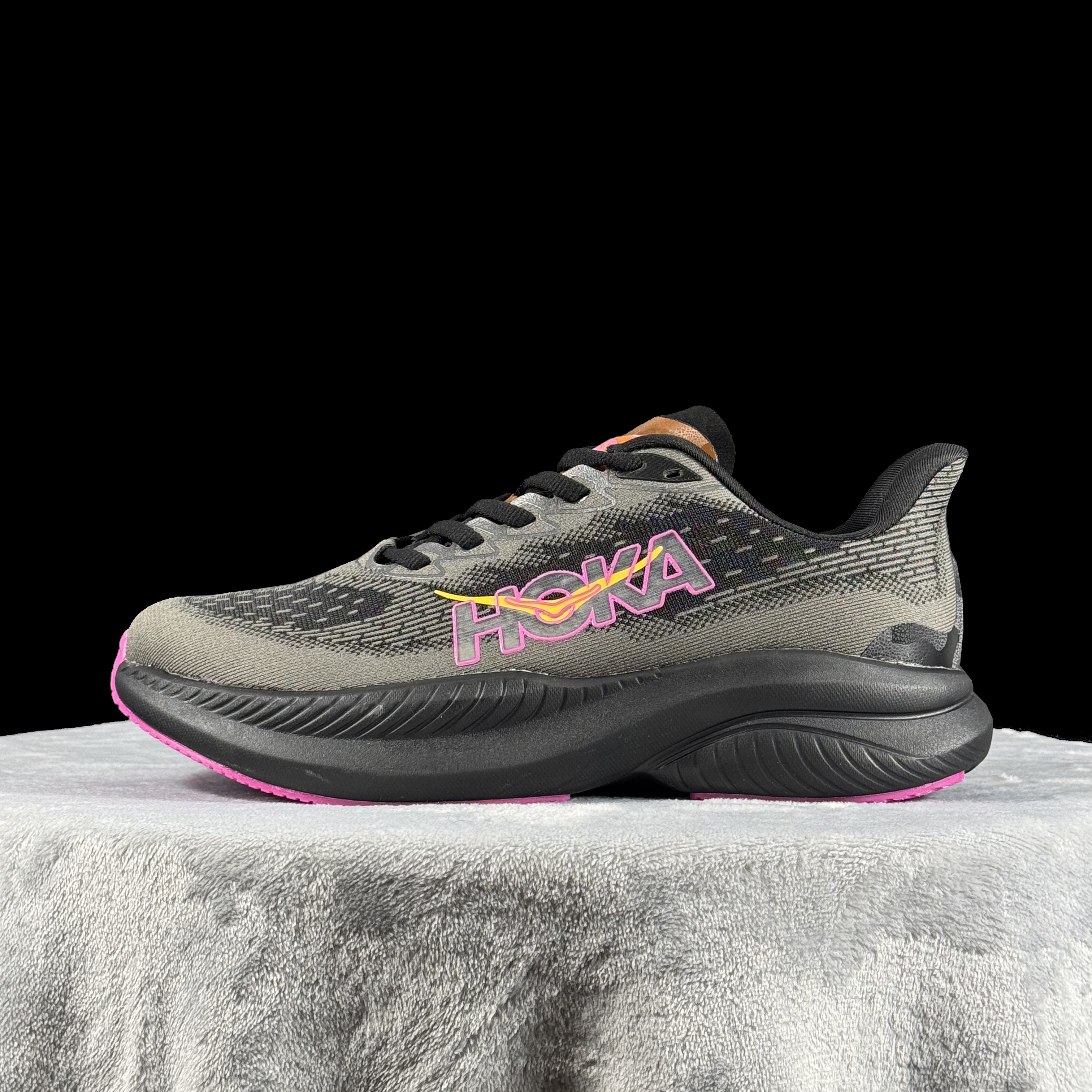 HOKA ONE ONE MACH 6 舒适防滑耐磨回弹 低帮跑步鞋 女款 黑色 黑桃红/1147810-BKFS 36-40带半码