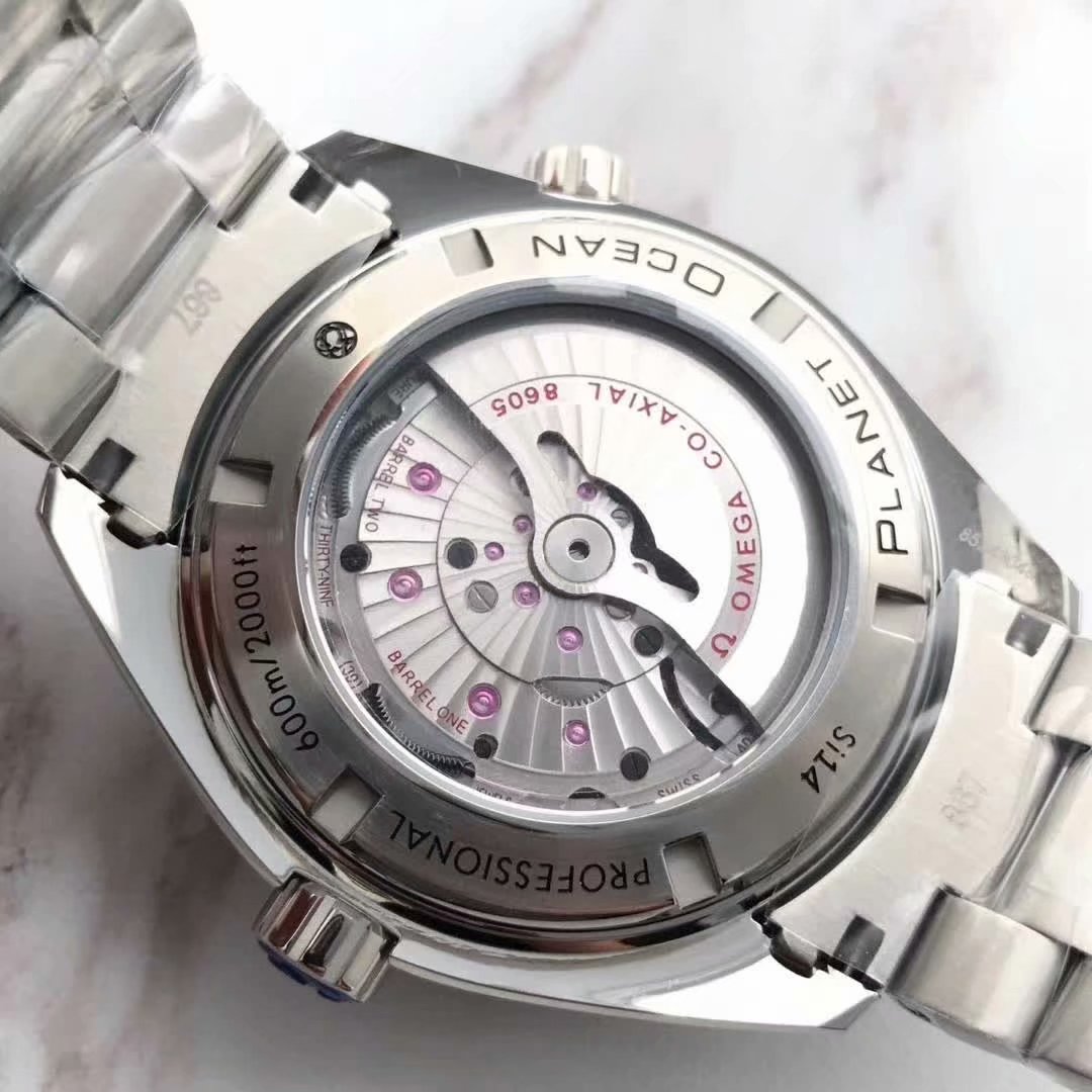 BF精品 海马600米系列自动机械男表搭载性能稳定的原版4针GMT8605机芯