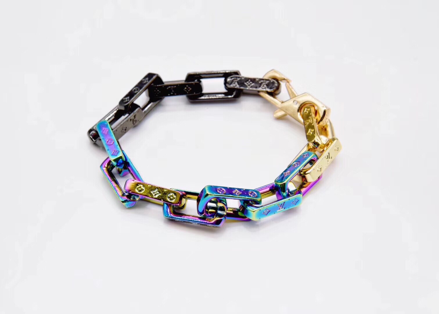 💕春日换新季💕💰120 LV26淬火手链银色 渐变色 尺码：19cm 可调节!