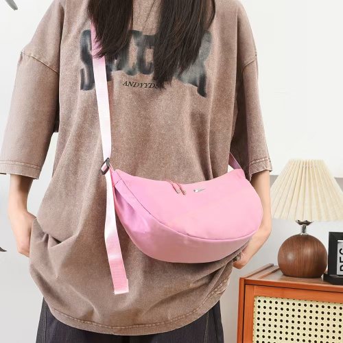 Nike Small Logo Crossbody Bag, Lightweight Shoulder Sling Bag for Women 1 Nike Small Logo Crossbody Bag, Lightweight Shoulder Sling Bag for Women