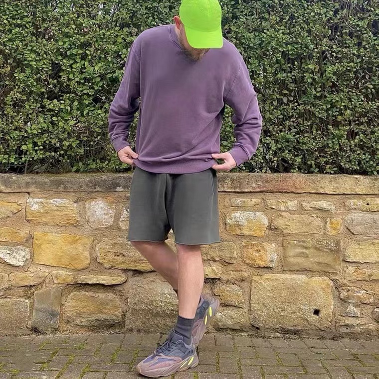 Yeezy Master Season 6: Kanye Revamps Loose Base Shorts on European High Street - 图片 4