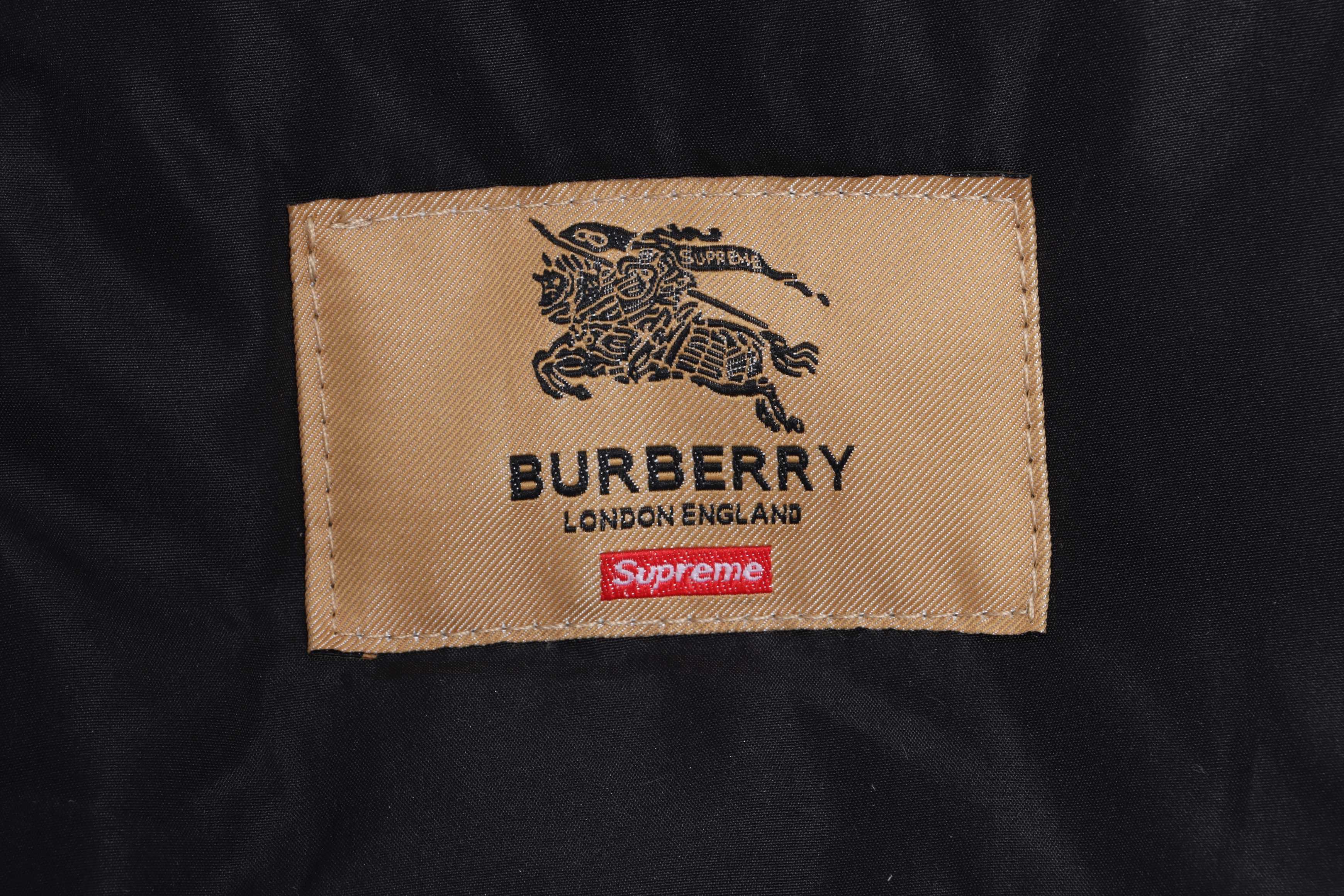 burberry×supreme联名毛领背后刺绣羽绒服 黑色