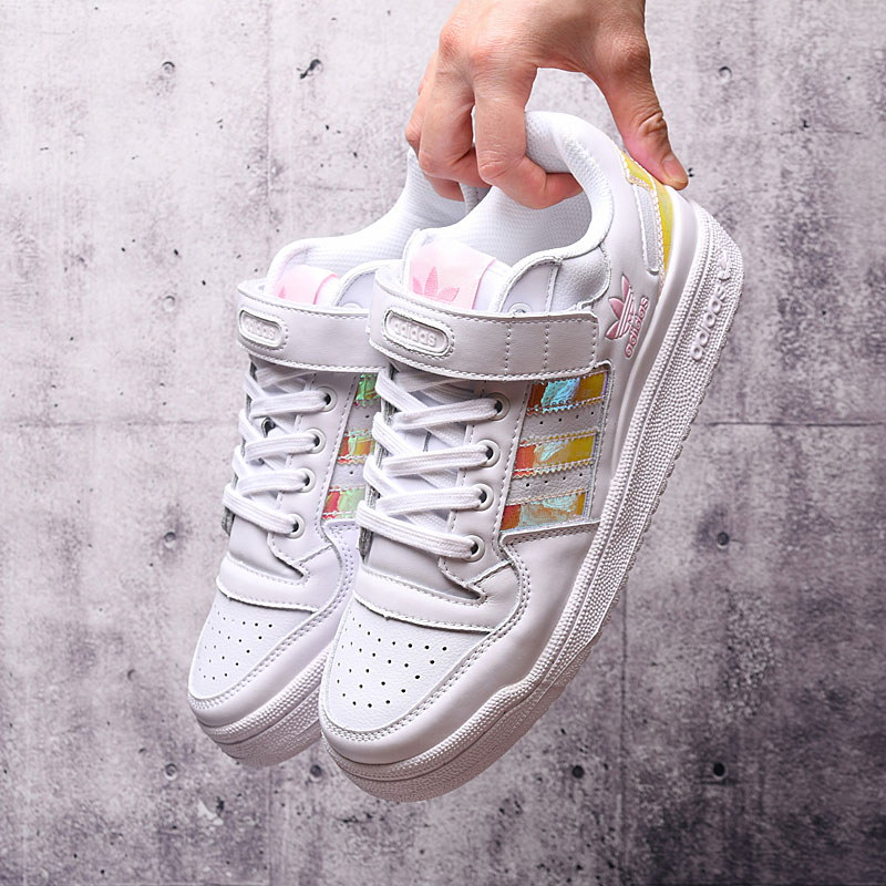 真标公司货 原盒原标原包装纸 不夹脚 阿迪达斯ADIDAS FORUM MID LOW经典魔术贴复古板鞋 男子潮流 顶级头层皮休闲鞋 白镭射 货号:D98180 带半码 |