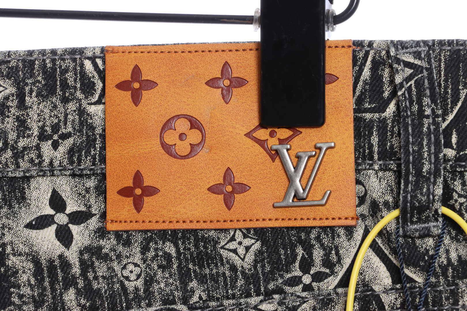 LOUIS VUITTON SS23 Monogram 复古压印牛仔裤