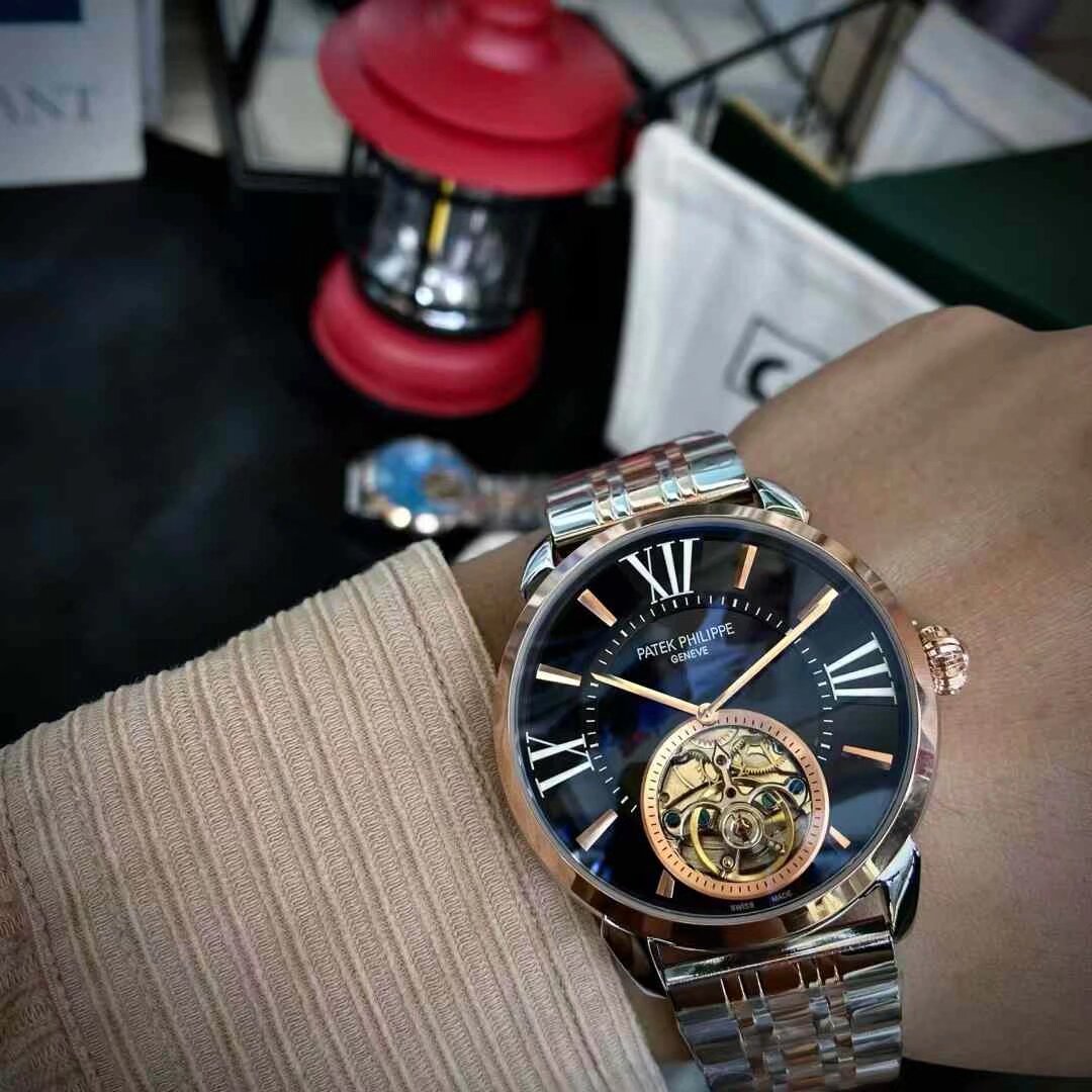 品牌: 百达翡丽(贝壳飞轮新品,商务休闲)奢华大气类型:精品男士腕表(新品)表带:真牛皮表带(舒适)/316L精钢表带(耐用)机芯:高级机械机芯(稳定)材料:矿物质防刮镜面(高清,耐磨)大气爆款 豪情风格 腕间瑰宝 匠心独蕴 尺寸:直径43mm厚度13mm热卖上市!
