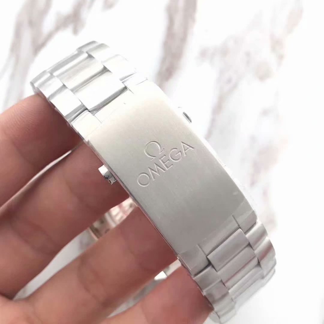 BF精品 海马600米系列自动机械男表搭载性能稳定的原版4针GMT8605机芯