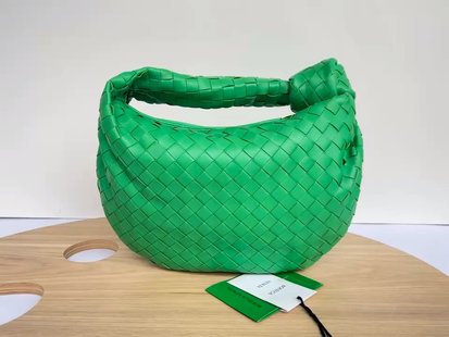 Bottega Veneta BV green is indispensable in every style. It is practical and beautiful at the same time