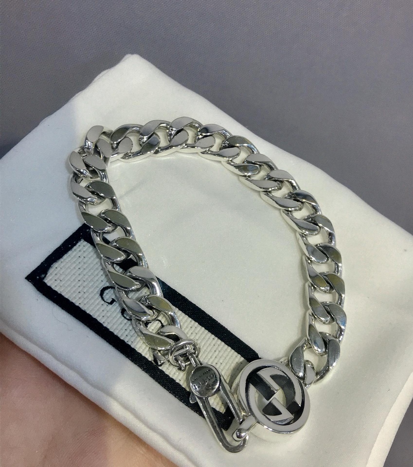 Gucci古驰双G重版手链,经典潮流的百搭之王,链长20cm.弄潮儿的穿搭神器!