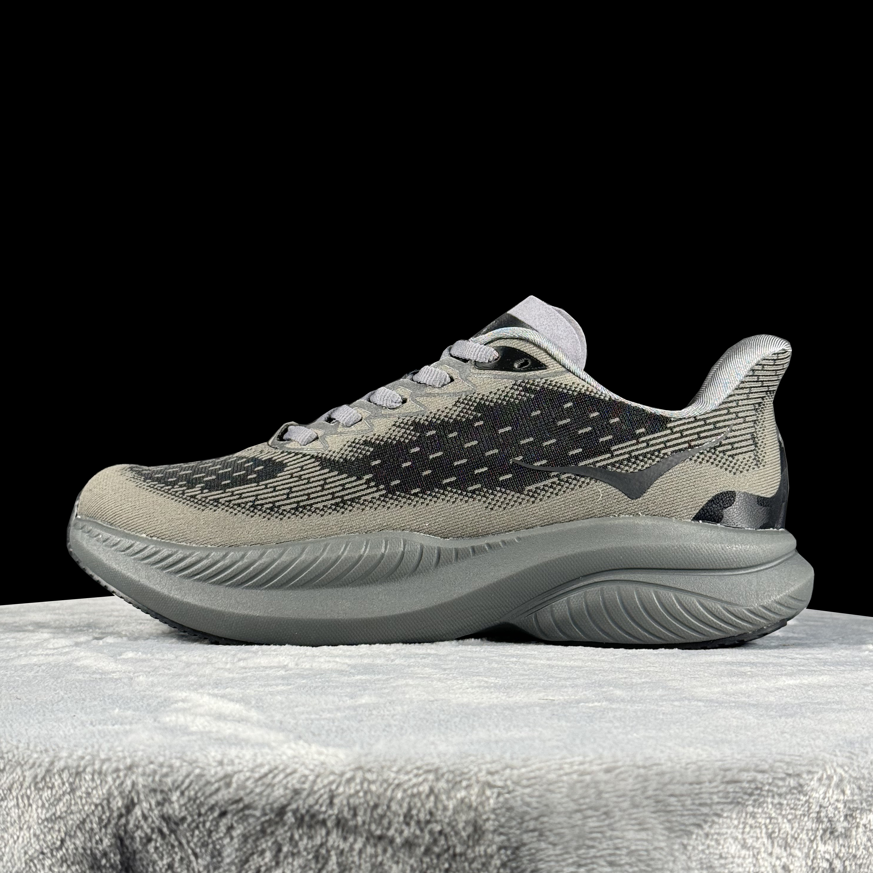 HOKA ONE ONE MACH 6 舒适百搭耐磨 低帮跑步鞋 全黑/男1164032-BBLC/女1164033-BBLC 36-45带半码