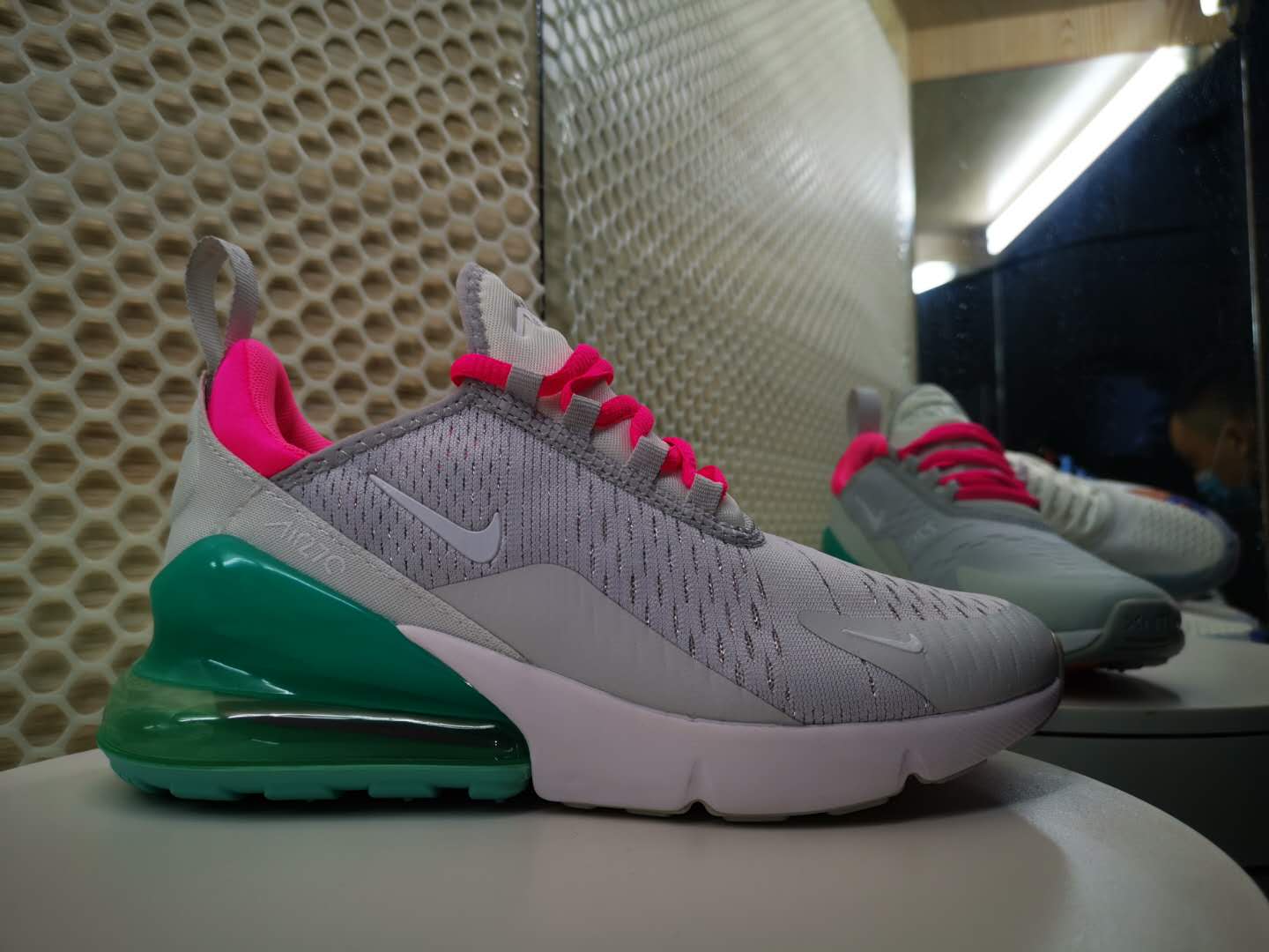 Nike Air Max 270 ～～GSAH6789-065：新色：欧凯淳：满天星系列：白绿红：：36-39： |