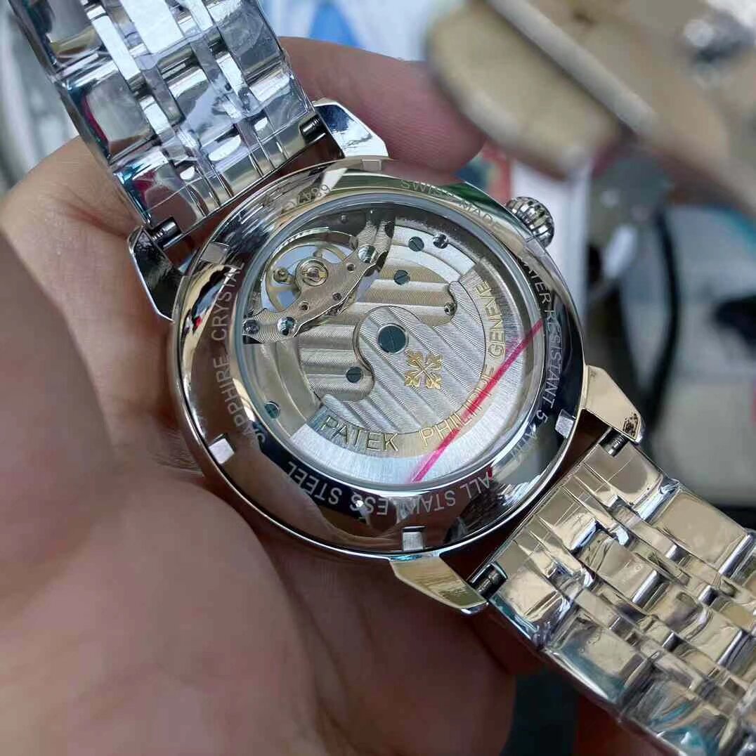 品牌: 百达翡丽(贝壳飞轮新品,商务休闲)奢华大气类型:精品男士腕表(新品)表带:真牛皮表带(舒适)/316L精钢表带(耐用)机芯:高级机械机芯(稳定)材料:矿物质防刮镜面(高清,耐磨)大气爆款 豪情风格 腕间瑰宝 匠心独蕴 尺寸:直径43mm厚度13mm热卖上市!