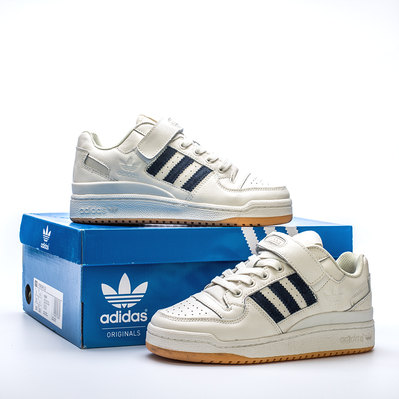 真标公司货 原盒原标原包装纸 不夹脚 阿迪达斯ADIDAS FORUM MID LOW经典魔术贴复古板鞋 男子潮流 顶级头层皮休闲鞋 米白深蓝 货号:CQ0996 带半码 |