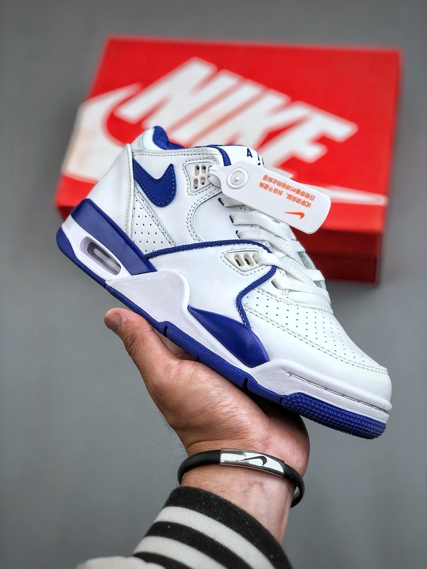 Nike Air Flight 89男子运动鞋 AJ4兄弟款系列 篮球鞋 钢注印胶孔 重塑80年代后期非篮凡球战靴的经风典范,利落革皮结构搭载卓越缓系震统,重现传世典经的卓越性能货号:HF0406 100 (半)