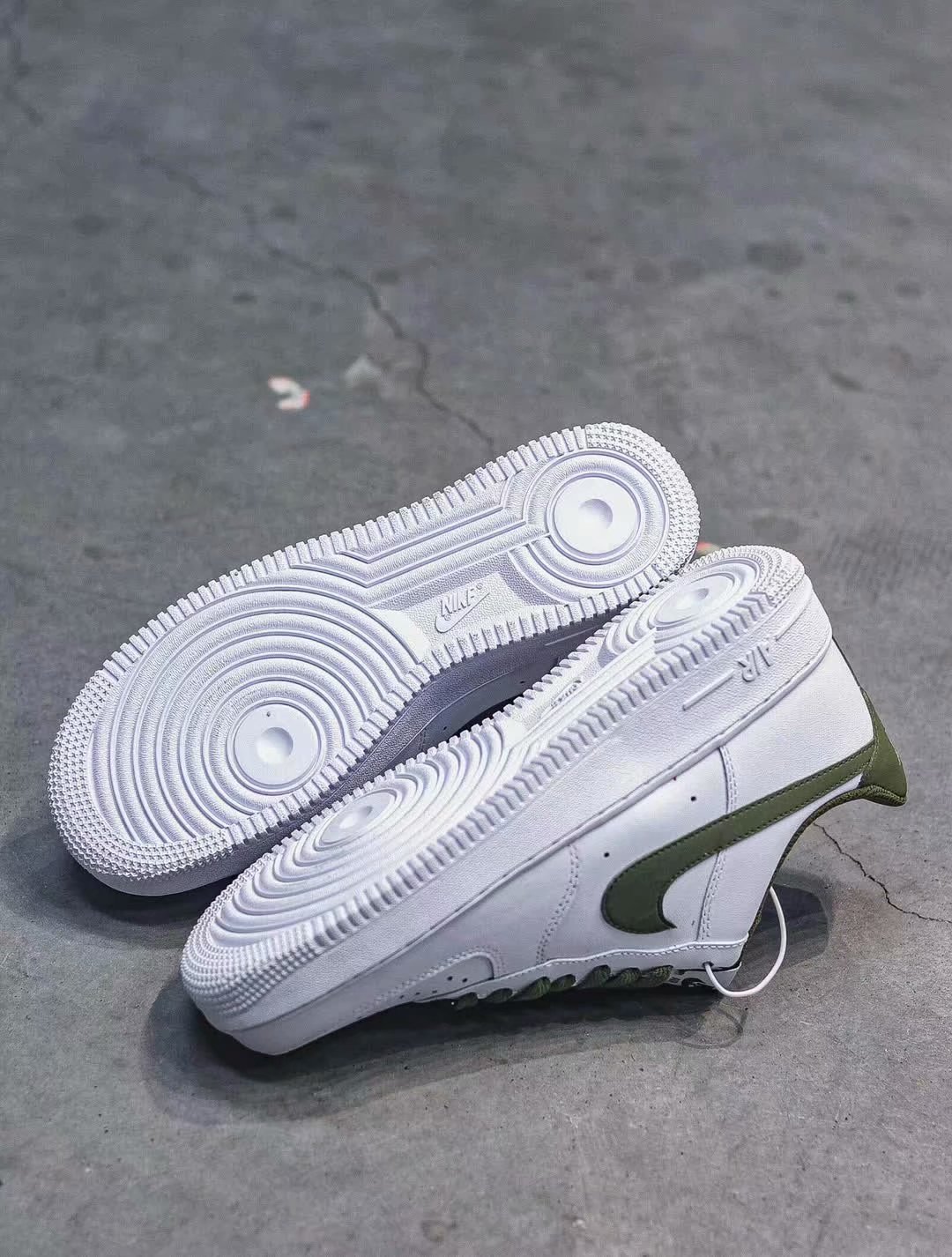 190 Nike Air Force 1 Low  2020 woosdgreenlf森林绿 全经典的鞋型配上夏季藏绿的森林绿细节处理非常的不错 AA1116-998