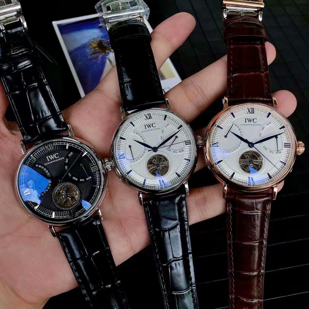 品牌:万国（多功能飞轮新品，商务休闲）奢华大气类型：精品男士腕表（新品）表带：真牛皮表带(舒适)机芯:高级机械机芯（稳定）材料：矿物质防刮镜面（高清，耐磨）大气爆款 豪情风格 腕间瑰宝  匠心独蕴  尺寸：直径43mm厚度13mm热卖上市！