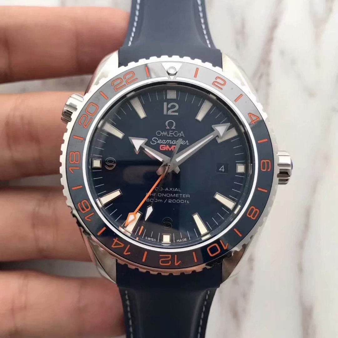 BF精品 海马600米系列自动机械男表搭载性能稳定的原版4针GMT8605机芯