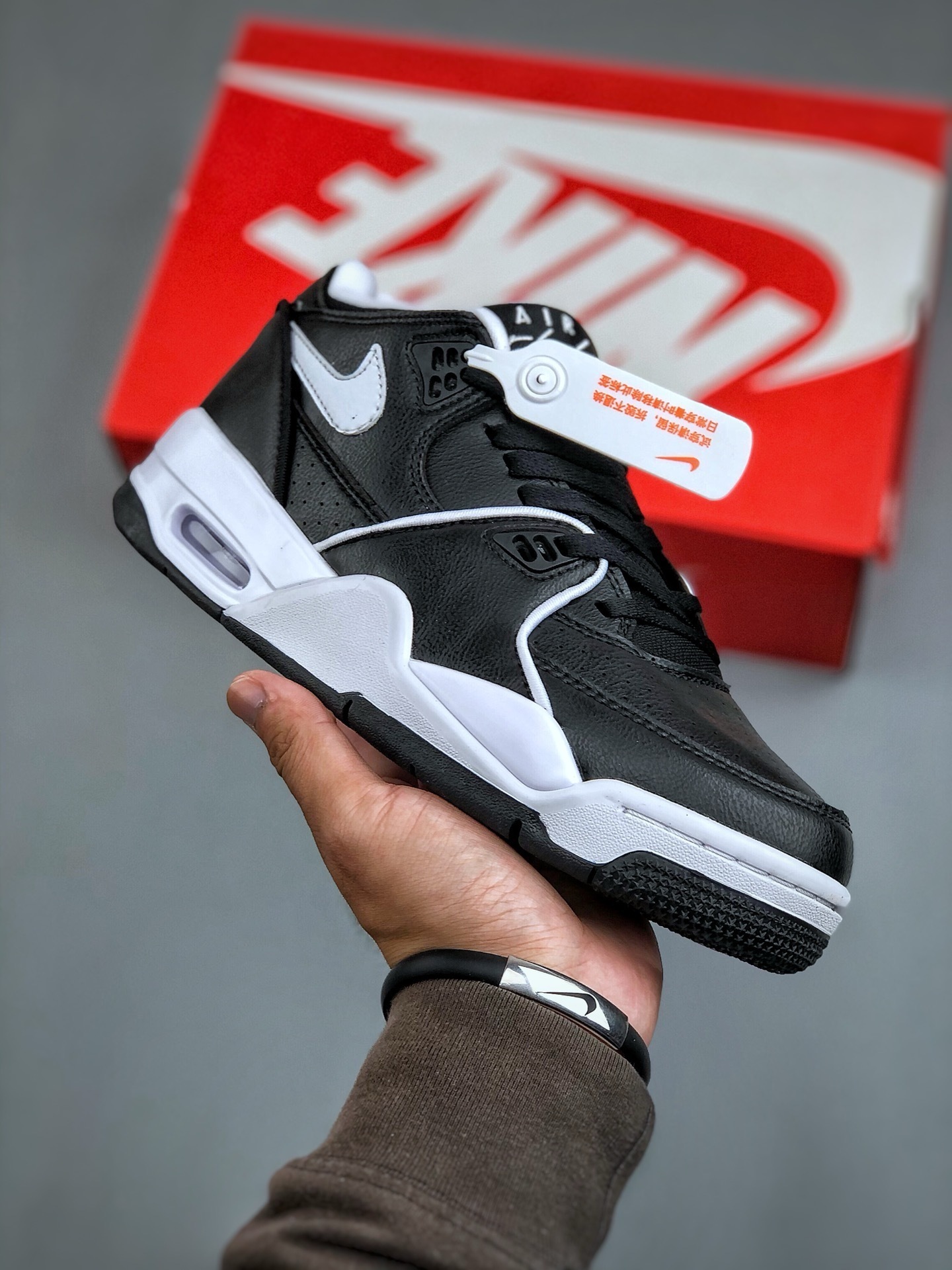 Nike Air Flight 89男子运动鞋 AJ4兄弟款系列 篮球鞋 钢注印胶孔 重塑80年代后期非篮凡球战靴的经风典范,利落革皮结构搭载卓越缓系震统,重现传世典经的卓越性能货号:HF0406 100 (半)