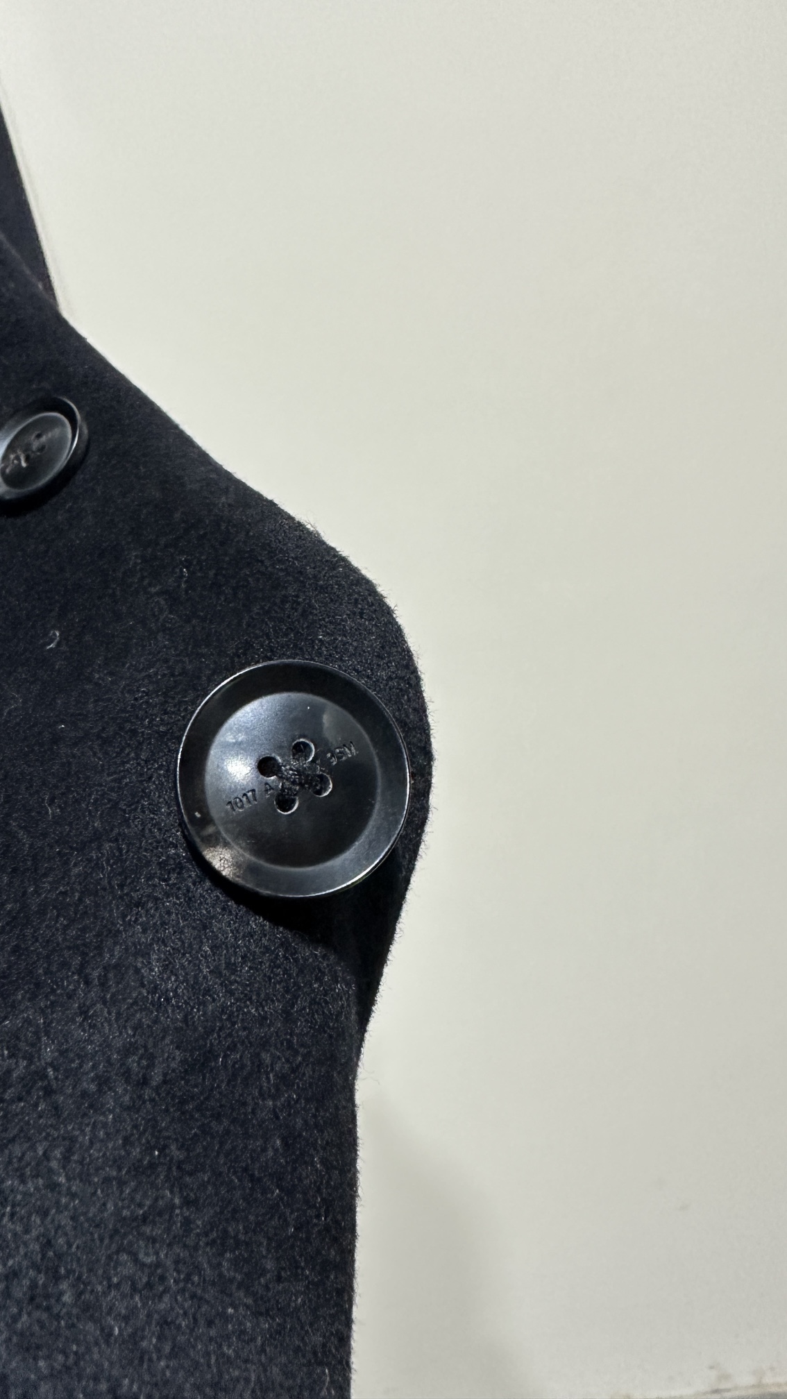 ALYX 9SM Wool Overcoat: Oversized Fit, Premium Materials, and Custom Hardware 8 i1700105912 4413 6