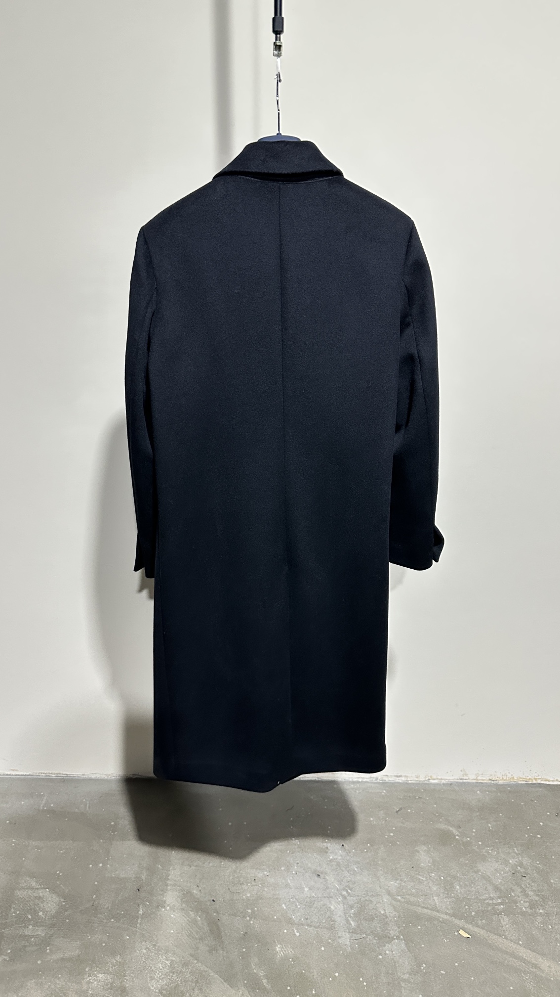 ALYX 9SM Wool Overcoat: Oversized Fit, Premium Materials, and Custom Hardware 7 i1700105912 6051 5