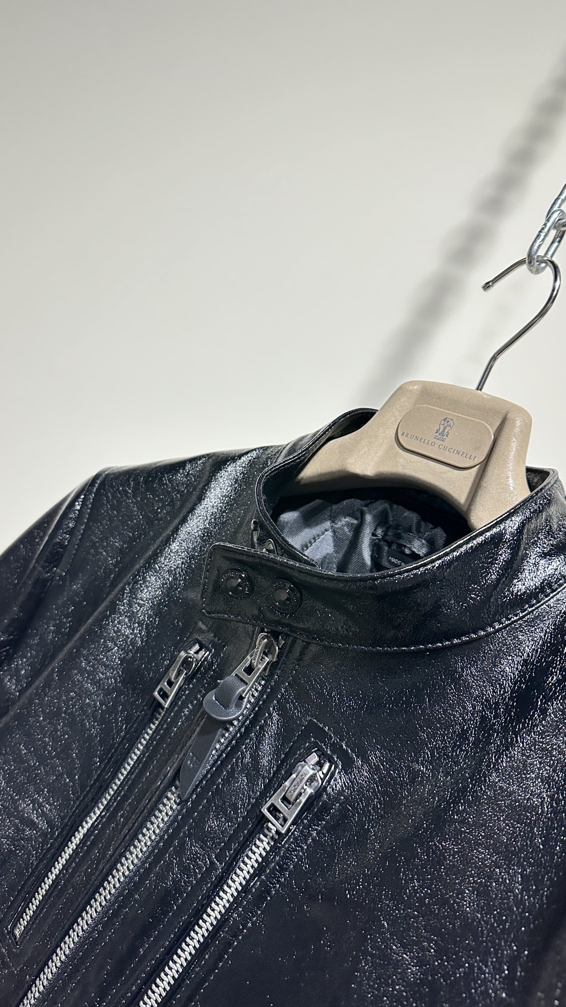 Tom Ford Leather Jacket: Oil Waxed, Crack Texture, Slim Fit, Windproof, Stylish 12 i1704768043 252 7