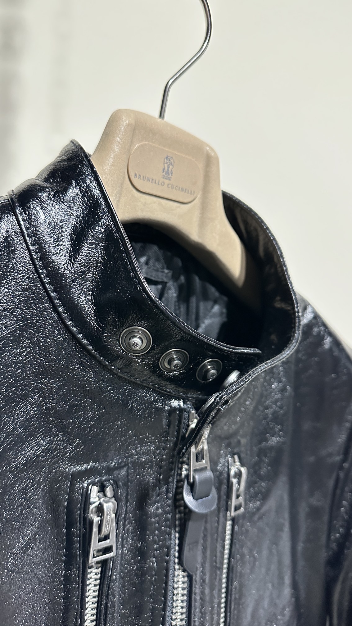 Tom Ford Leather Jacket: Oil Waxed, Crack Texture, Slim Fit, Windproof, Stylish 5 i1704768043 4973 4