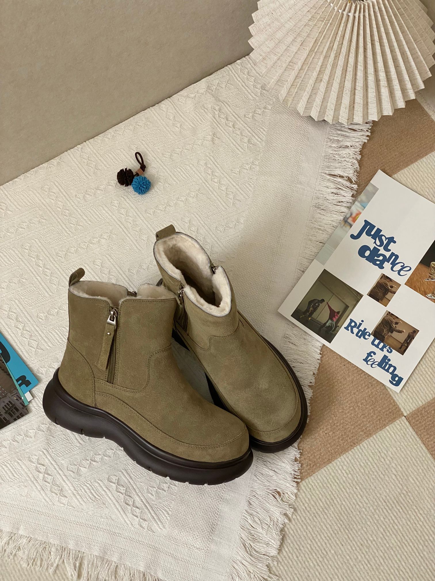 NO:560520,Snow boots Stretch boots/Lazy people’s gospel·Chelsea slip-on design Short boot shaft + loose collar Elastic band design Easy to put on and take off Fashionable shoe shape + three-dimensional sculpted sole Anti-slip and wear-resistant performance Size 35~40, snow boots, boots19860909雪地靴 弹力靴/懒人福音·切尔西一脚蹬设计 短靴筒+宽松鞋口 松紧带设计 穿脱轻松超方便 时髦鞋型+立体雕刻鞋底 防滑耐磨性能拉满 码数35～40,雪地靴,boots,Women's Shoes