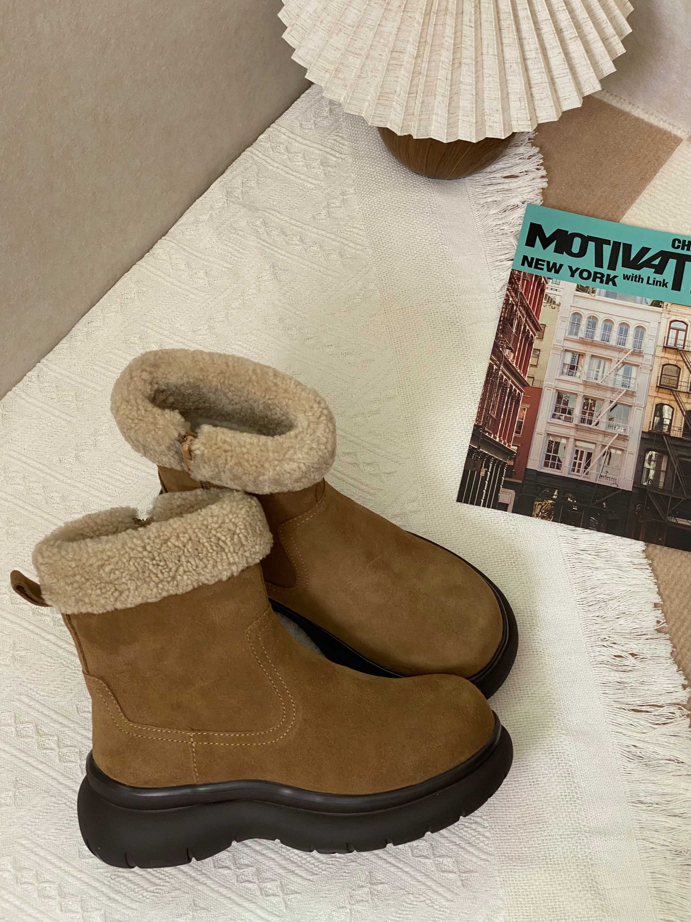 NO:615163,Niche design highlights: terry decoration on boot collar, smart to break dullness, three-dimensional stitching upper, showing design beauty, hidden zipper on the inside, elegant and effortless to put on and take off, size 35-40, snow boots, boots19860909小众设计亮点 靴口毛圈装饰 灵动打破沉闷 立体拼接鞋面 展现设计美感 内侧隐藏拉链 穿脱优雅不费力 尺码35-40,雪地靴,boots,Women's Shoes