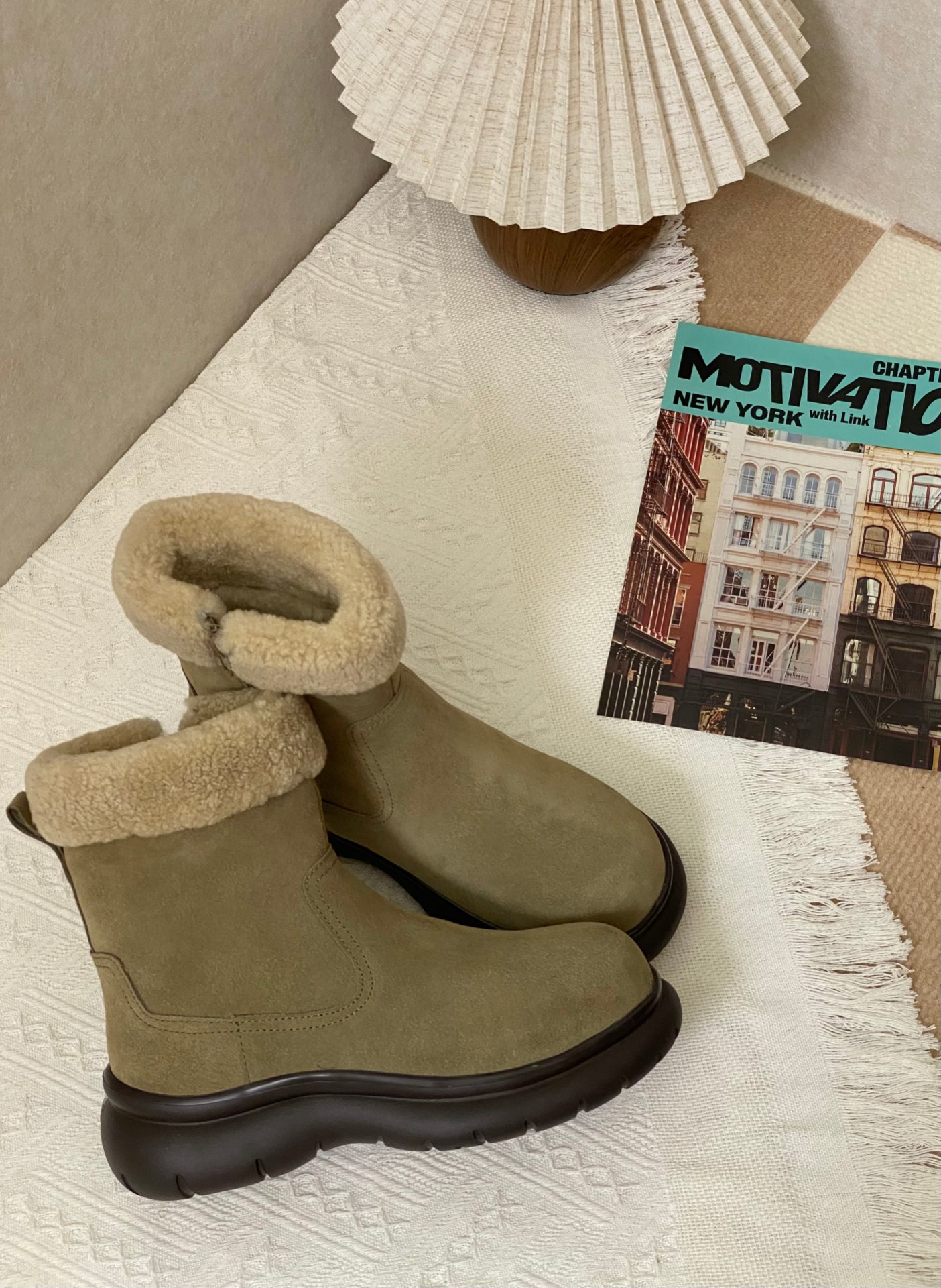 NO:615168,Cold-resistant black technology, integrated sheepskin lining (1.5cm constant temperature wool layer imported from Australia), first-layer cowhide windproof shield, measured at -20℃, still as warm as a hug, size 35-40, snow boots, boots, cowhide, sheepskin19860909抗寒黑科技 羊皮毛一体内里（1.5cm恒温澳洲进口羊毛层） 头层牛皮防风护盾 实测-20℃依然暖如拥抱 尺码35-40,雪地靴,boots,cowhide,sheepskin,Women's Shoes