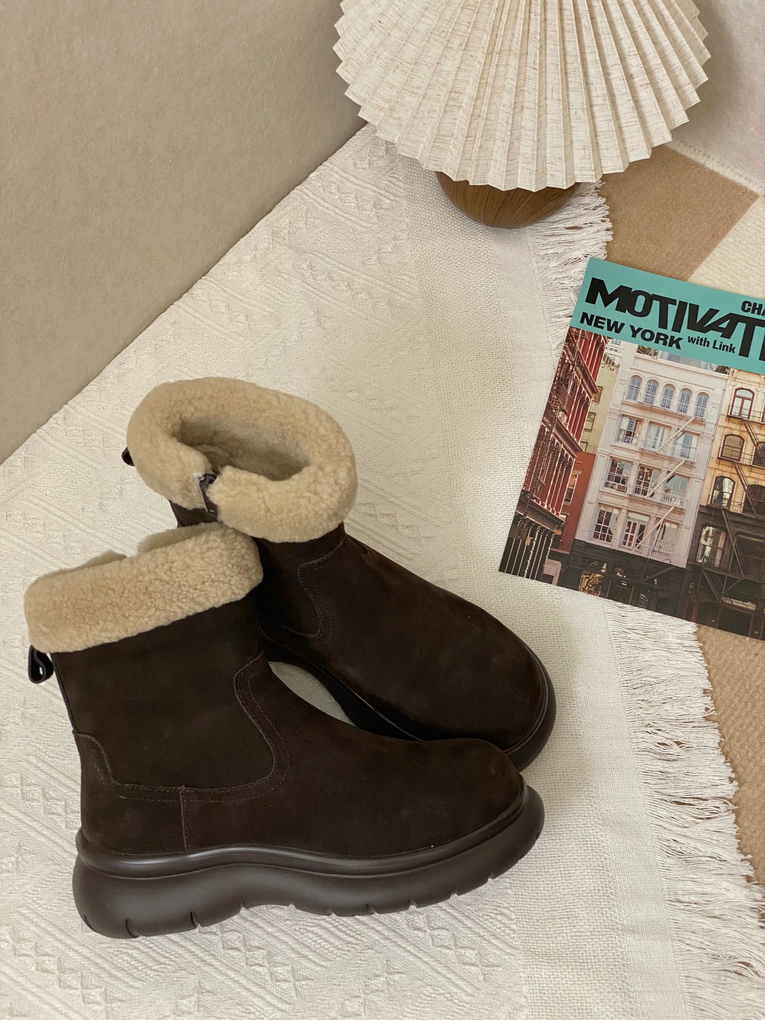 NO:615171,Upgraded walking experience, 2cm front and rear heel difference design, non-slip rubber outsole, cloud-like soft cushion support, still light after ten thousand steps per day, size 35-40, snow boots, boots19860909行走体验升级 2cm前后跟差设计 防滑橡胶大底 踩云感软垫支撑 日均万步依然轻盈 尺码35-40,雪地靴,boots,Women's Shoes