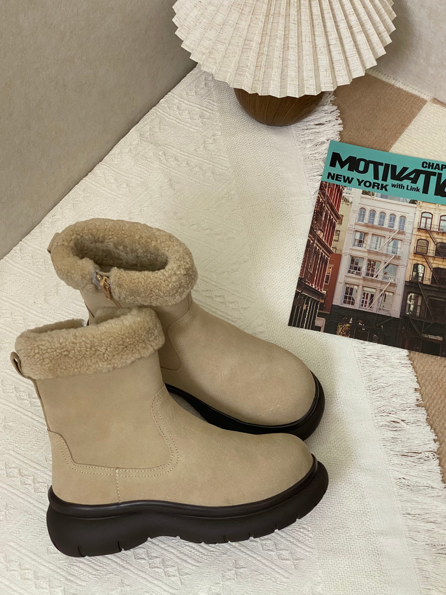 NO:560525,Snow boots Side zipper/lazy people’s gospel·Chelsea slip-on design Short boot shaft + loose collar Elastic band design Easy to put on and take off Fashionable shoe shape + three-dimensional sculpted sole Anti-slip and wear-resistant performance Size 35~40, snow boots, boots19860909雪地靴 侧拉链/懒人福音·切尔西一脚蹬设计 短靴筒+宽松鞋口 松紧带设计 穿脱轻松超方便 时髦鞋型+立体雕刻鞋底 防滑耐磨性能拉满 码数35～40,雪地靴,boots,Women's Shoes