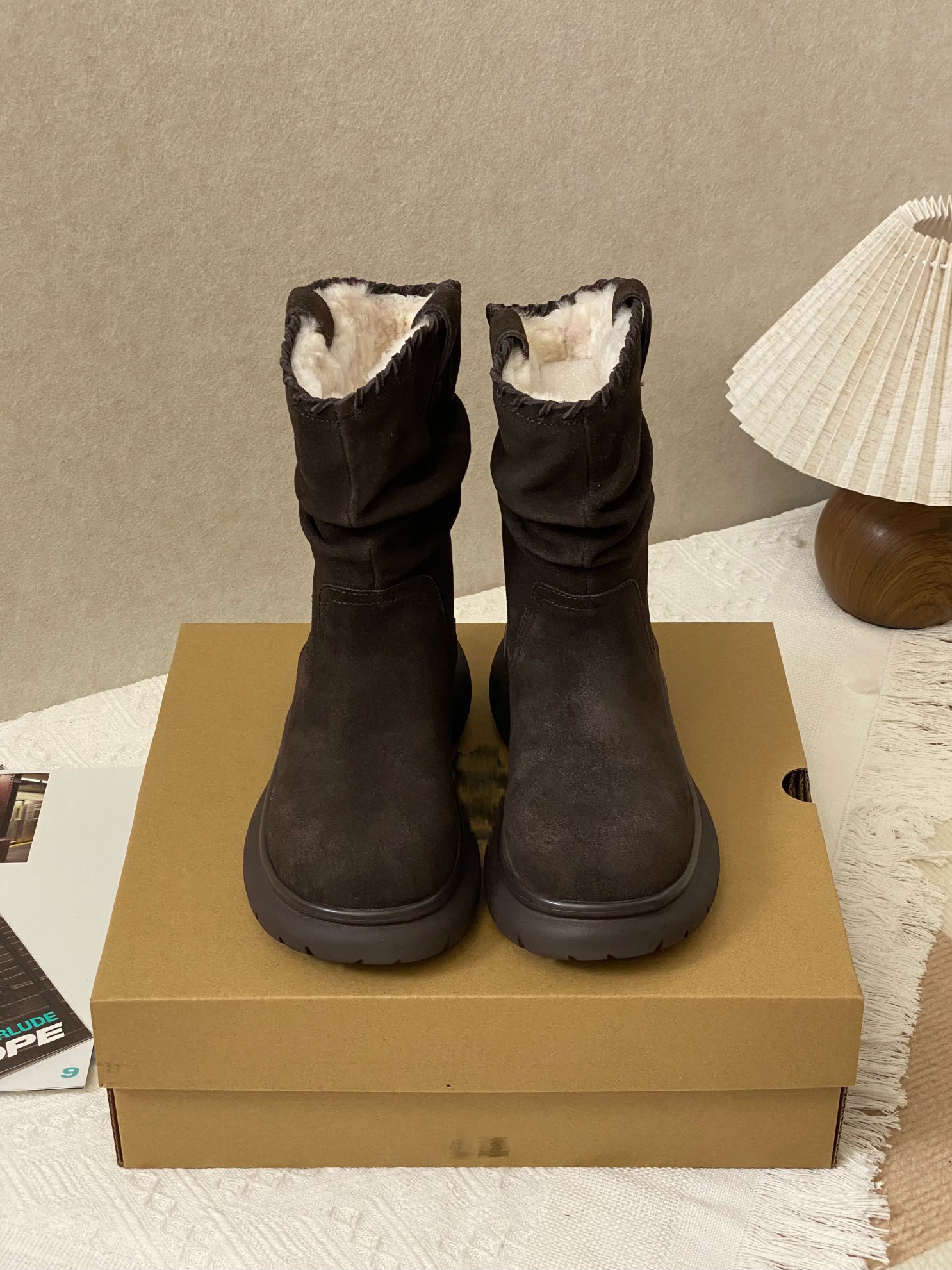 NO:615190,Actual measurement -20℃ is still warm and fufu~ The inside is as soft and waxy as a cloud, so you won’t feel tired after walking or standing for a long time. The real versatile king. From coats and down jackets to jeans and skirts, one pair can complete all winter looks. Size 35-40, snow boots, boots, skirts, jeans, down jacket19860909实测-20℃照样暖fufu～ 内部是云朵般软糯脚感,出门走路久站都不累 真正的百搭王者 从大衣、羽绒服到牛仔裤、半身裙,一双搞定所有冬日造型 尺码35-40,雪地靴,boots,skirts,jeans,down jacket,Women's Shoes