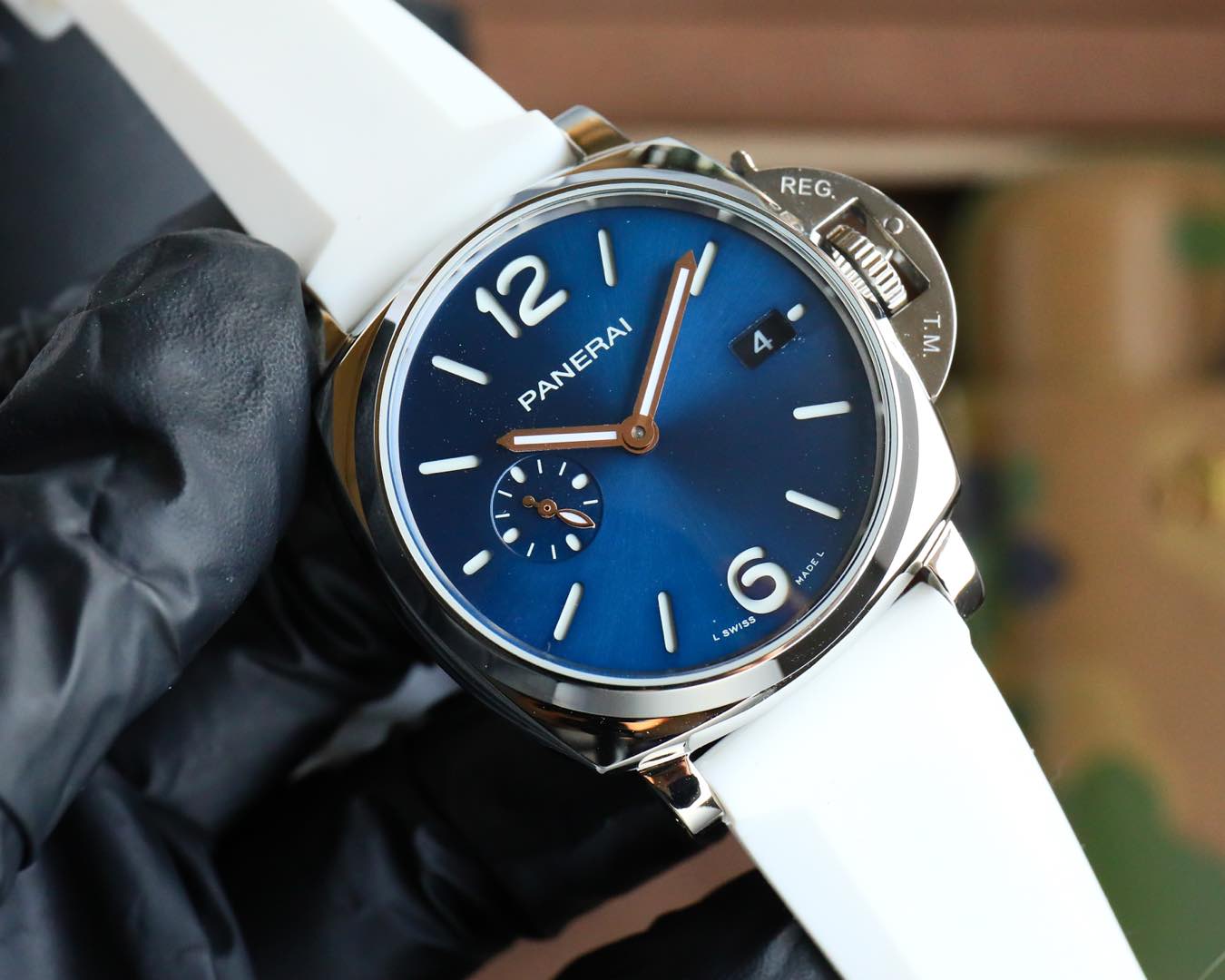 Peiner White Crustacean 1533: PANERAI Luminor Due Series Catalogue, 42mm. - 图片 2