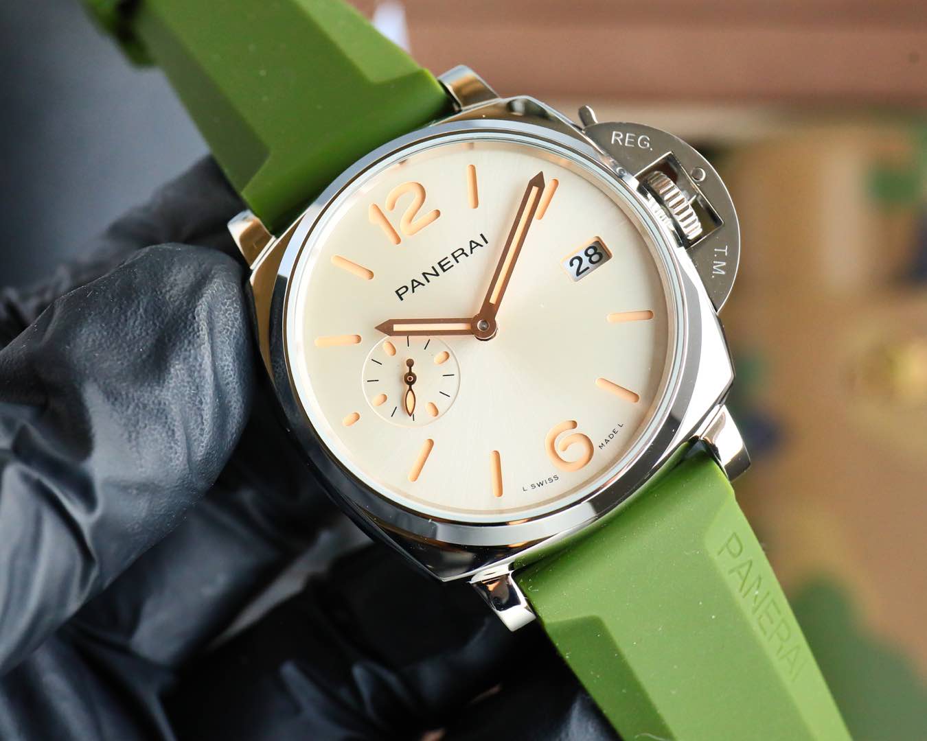 Peiner White Crustacean 1533 Watch: Elegant, Lightweight, and Thin Design for Men and Women - 图片 2