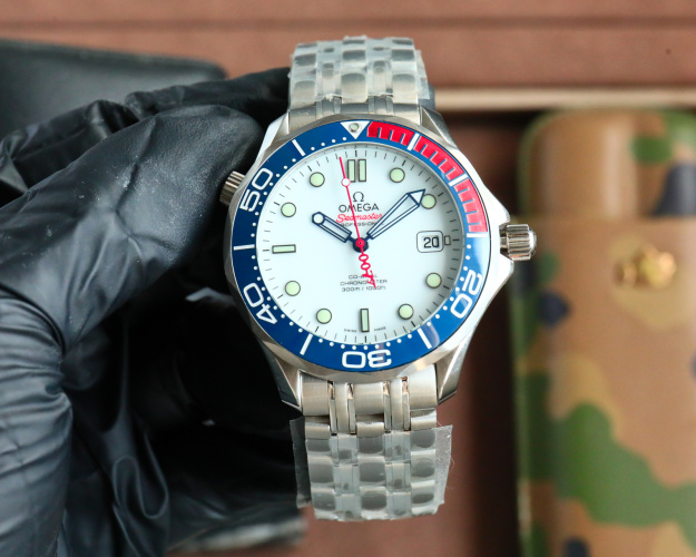 OMEGA Seamaster 300M Steel Men's Watch White Dial Blue Bezel 41mm 1 OMEGA Seamaster 300M Steel Men's Watch White Dial Blue Bezel 41mm